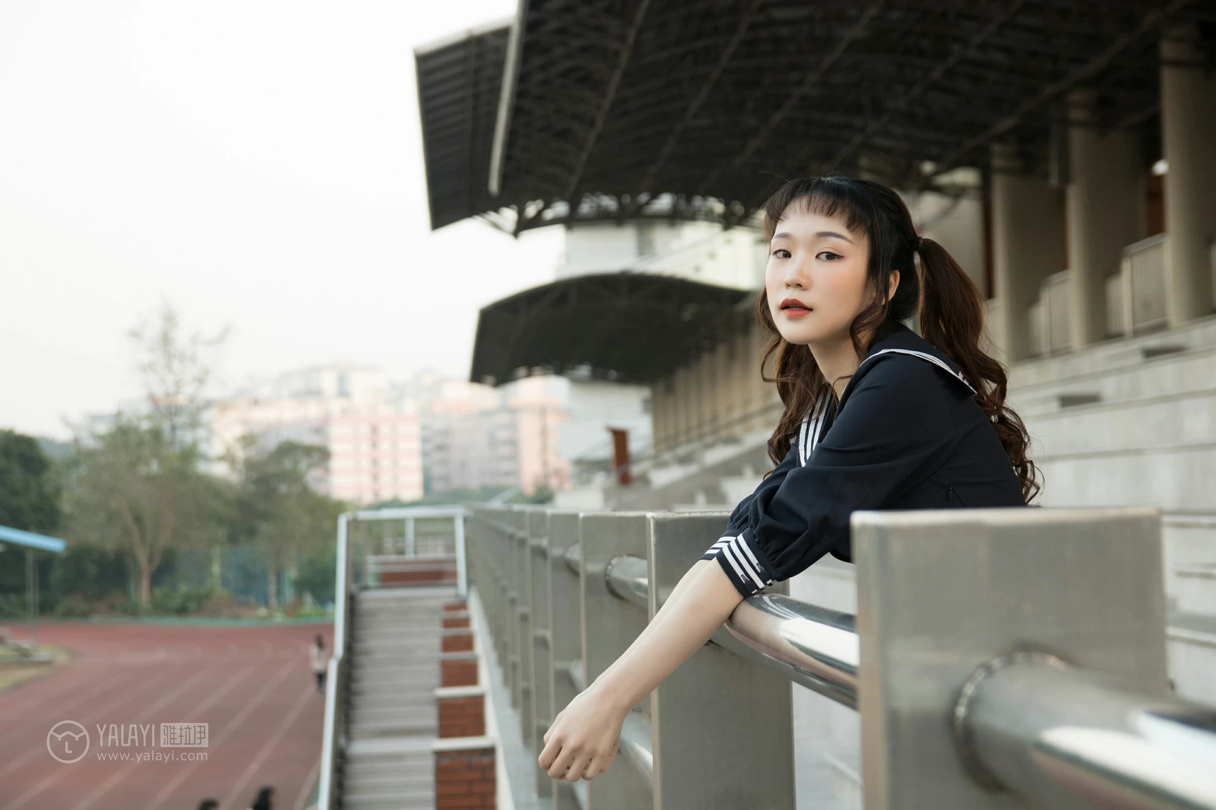 [YALAYI雅拉伊]NO.147 等 奥莉 黑色高中女生制服裙清纯可爱私房写真集第18张