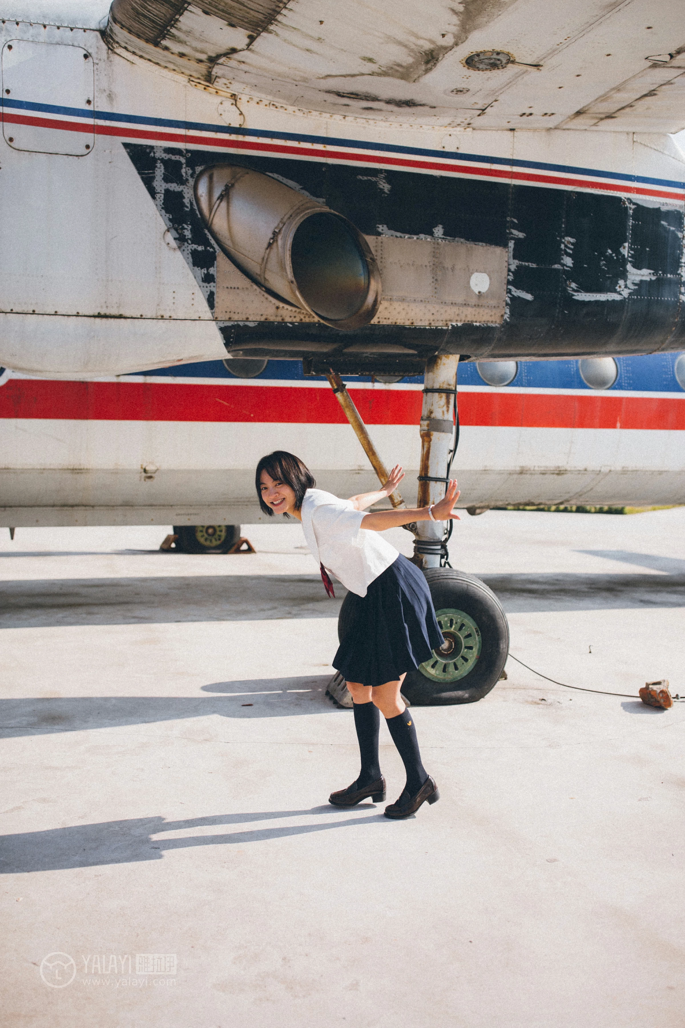 [YALAYI雅拉伊]NO.156 带我走带我飞 米粒米粒 高中女生制服与短裙私房写真集第9张