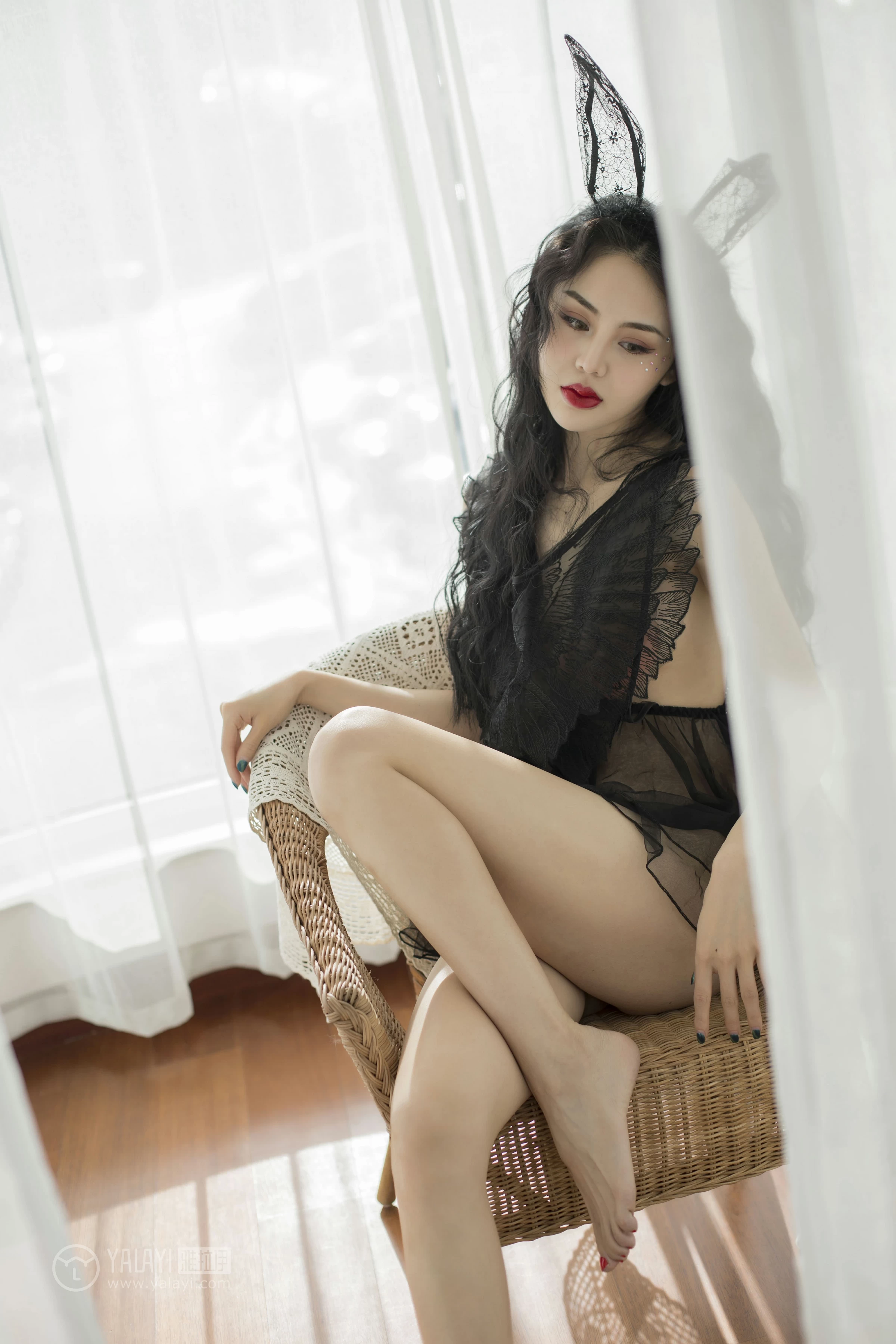 [YALAYI雅拉伊]NO.157 童话 凉儿 黑色透视情趣睡衣裙性感私房写真集第14张