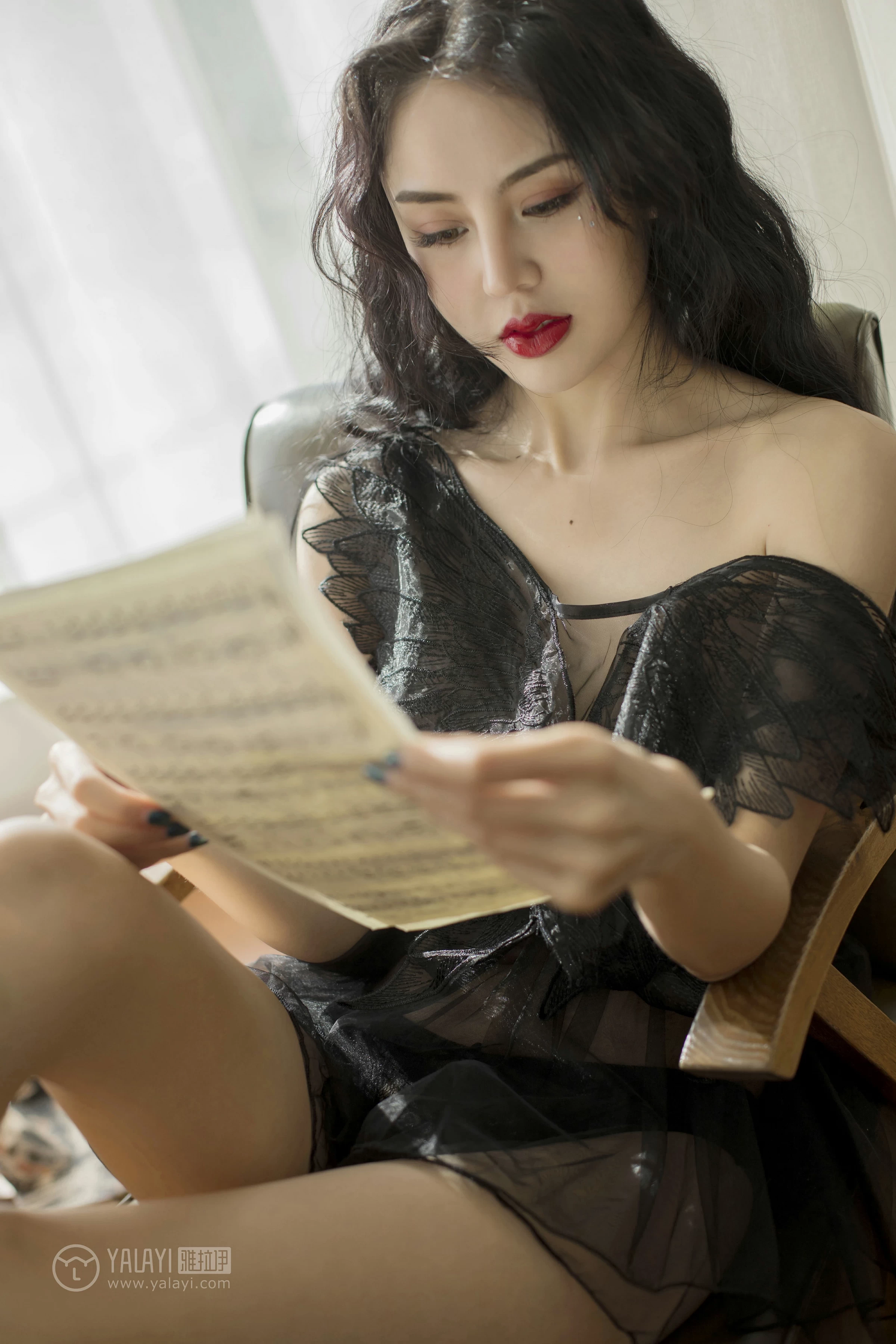 [YALAYI雅拉伊]NO.157 童话 凉儿 黑色透视情趣睡衣裙性感私房写真集第24张