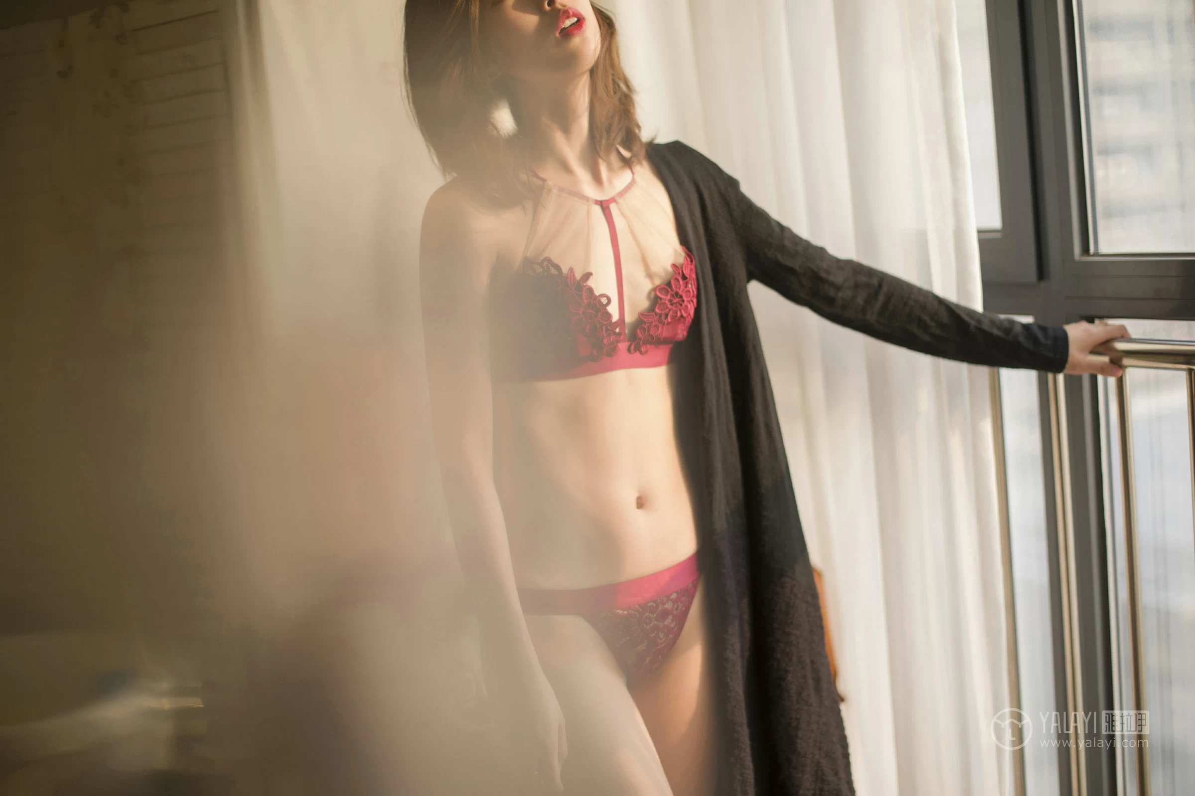 [YALAYI雅拉伊]NO.159 亦幻亦真 佳佳 红色蕾丝内衣与性感比基尼泳装私房写真集第9张