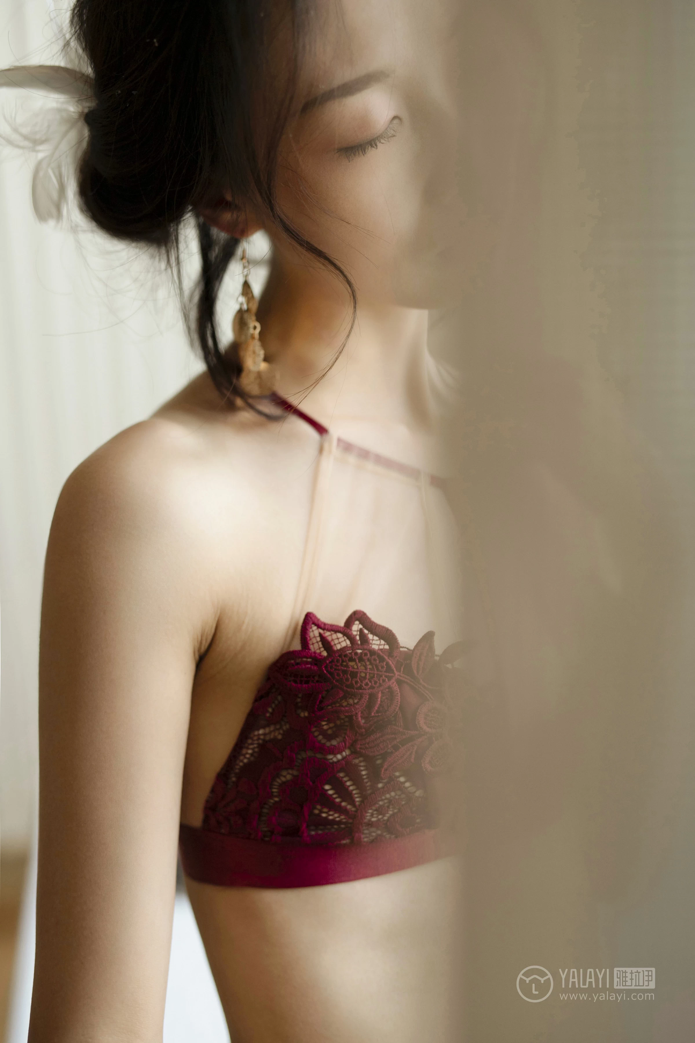 [YALAYI雅拉伊]NO.159 亦幻亦真 佳佳 红色蕾丝内衣与性感比基尼泳装私房写真集第11张