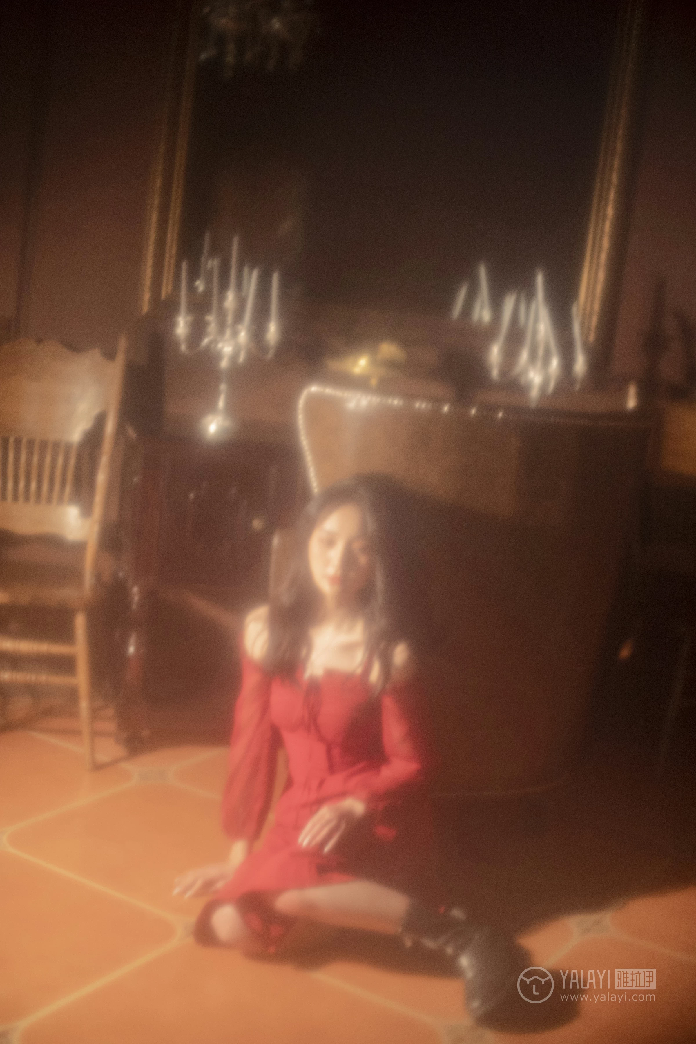 [YALAYI雅拉伊]NO.164 烈焰迷情 项兴咏 红色吊带抹胸连衣裙性感私房写真集第15张