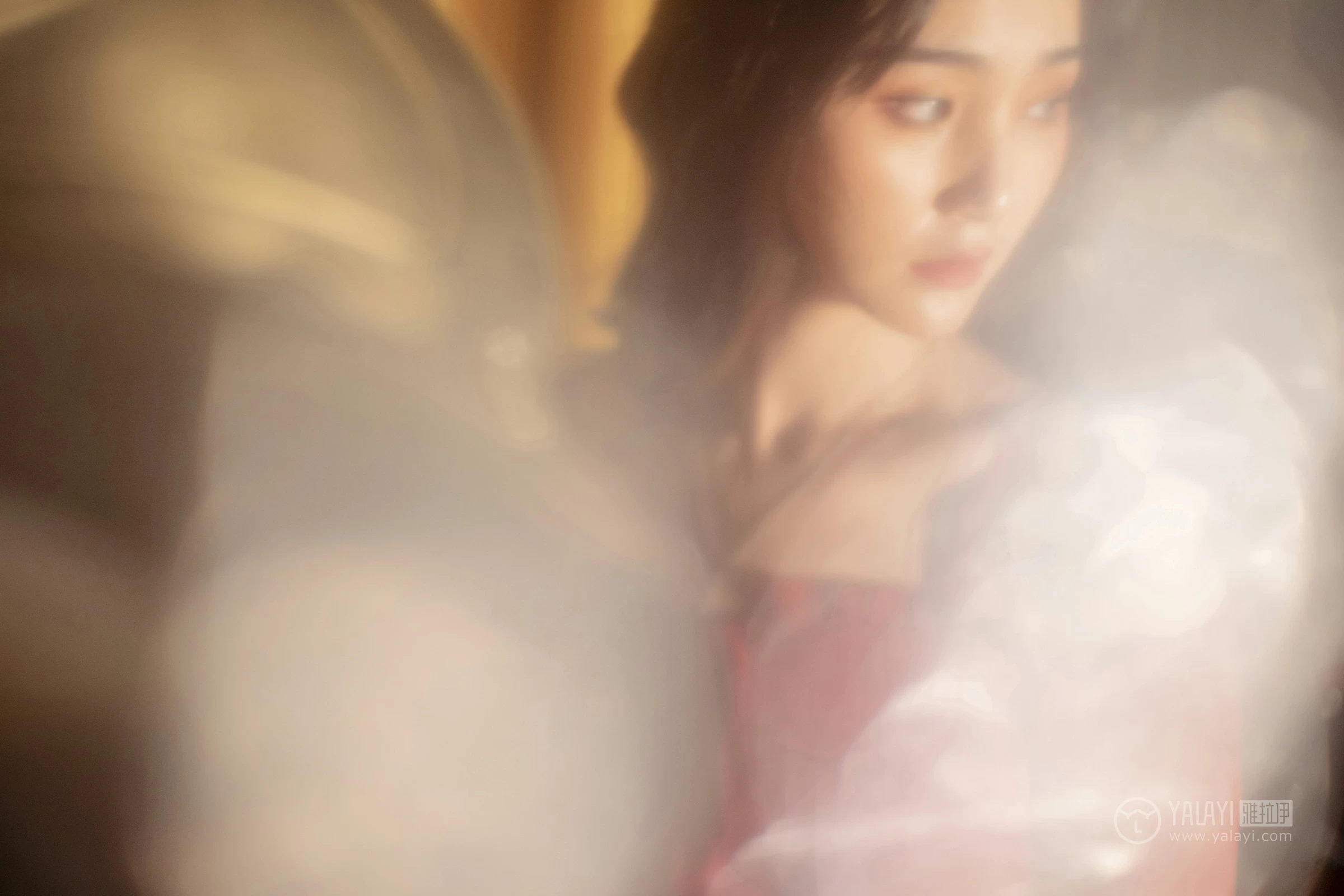 [YALAYI雅拉伊]NO.164 烈焰迷情 项兴咏 红色吊带抹胸连衣裙性感私房写真集第16张