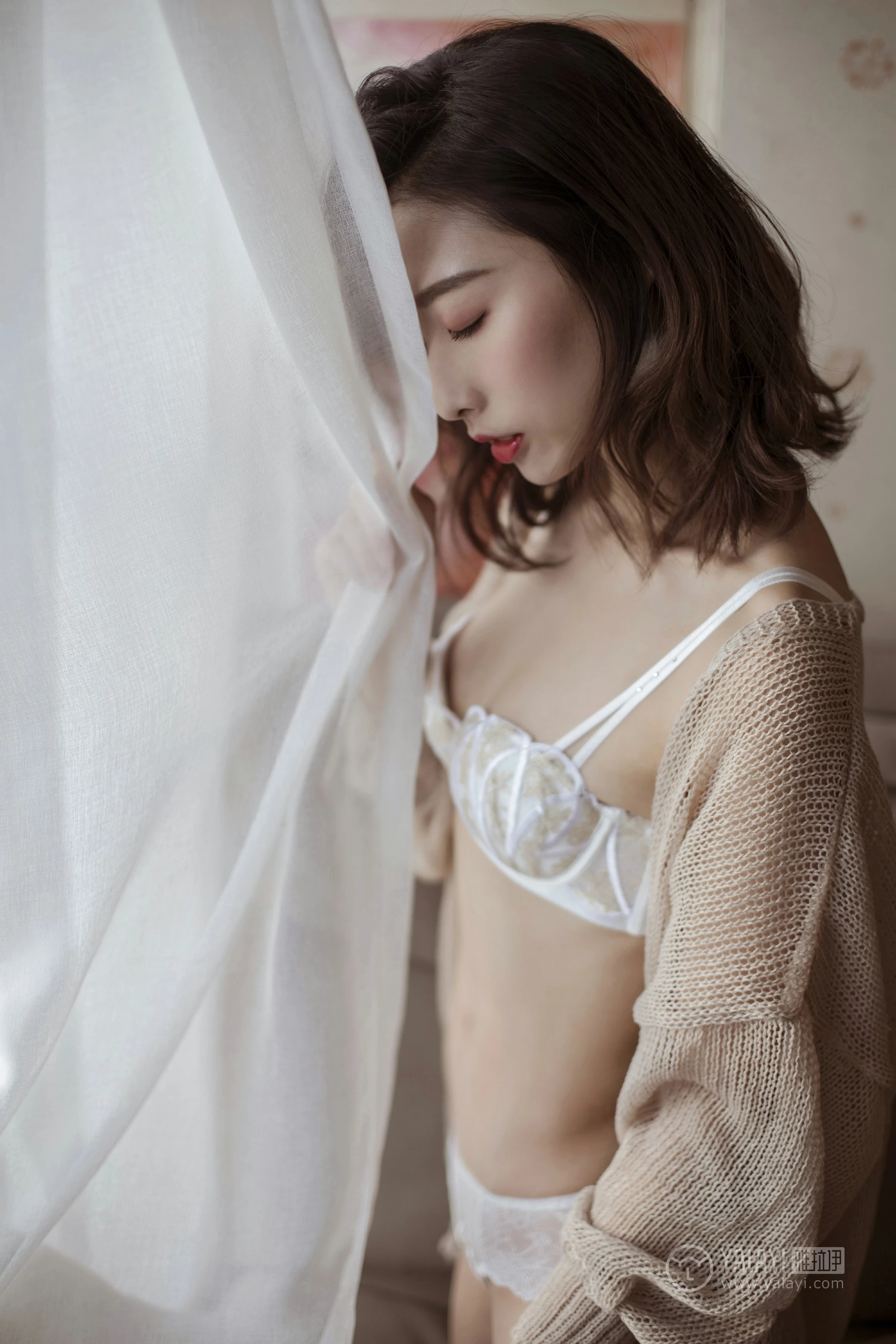 [YALAYI雅拉伊]NO.165 香粉佳人 佳佳 粉色镂空睡衣加白色透视情趣内衣性感私房写真集第2张