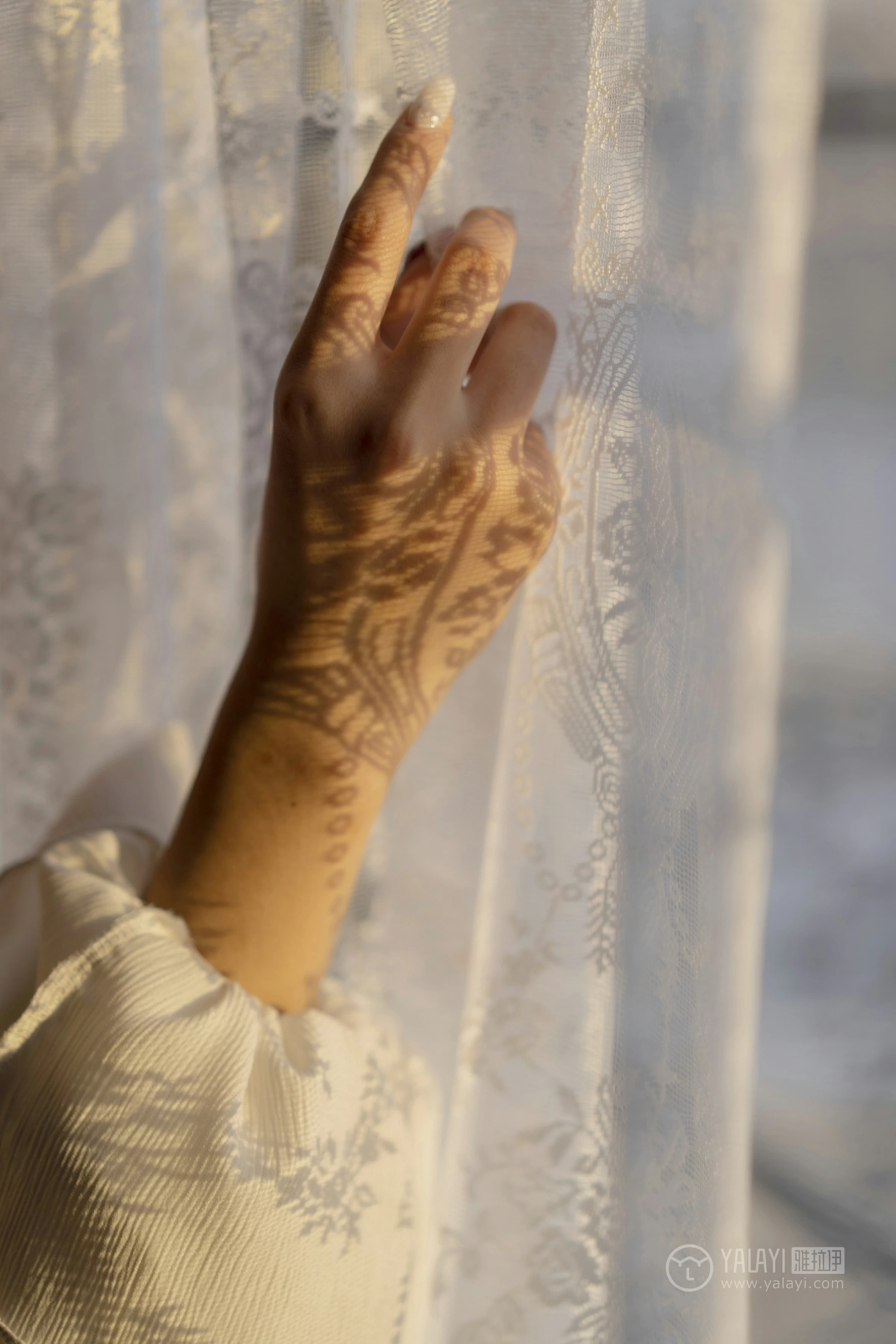 [YALAYI雅拉伊]No.168 画中伊人 项兴咏 白色塑身抹胸连衣裙性感私房写真集第5张