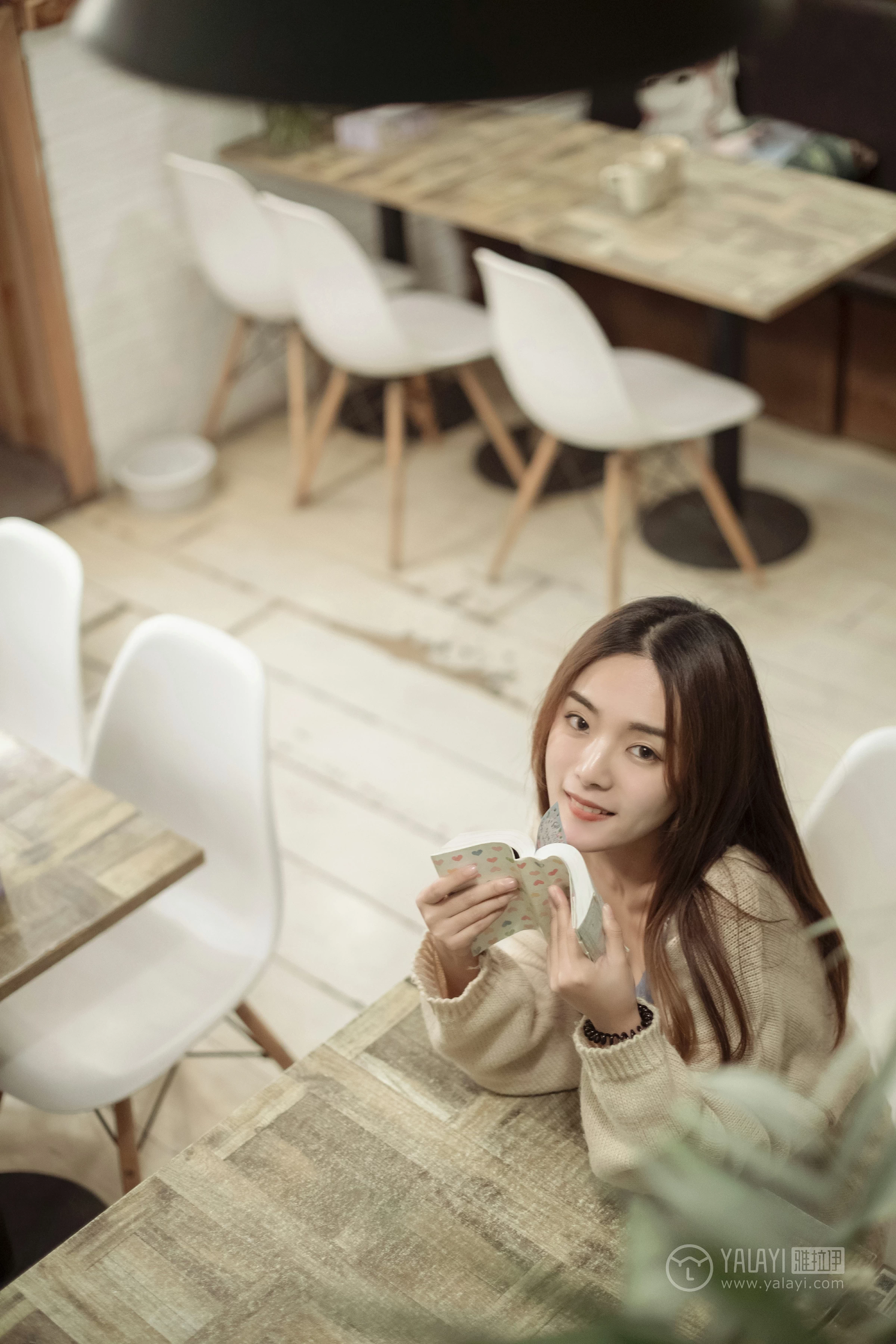 [YALAYI雅拉伊]No.175 不如和我虚度时光 白日梦 米色外套加灰色吊带连衣裙性感私房写真集第4张