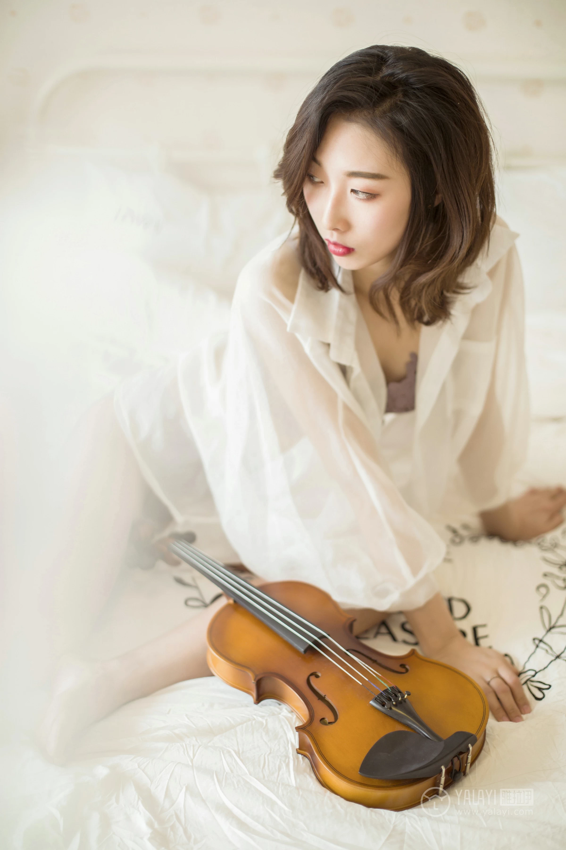 [YALAYI雅拉伊]No.176 心梦 佳佳 白色透视睡衣加蕾丝内衣性感私房写真集第17张