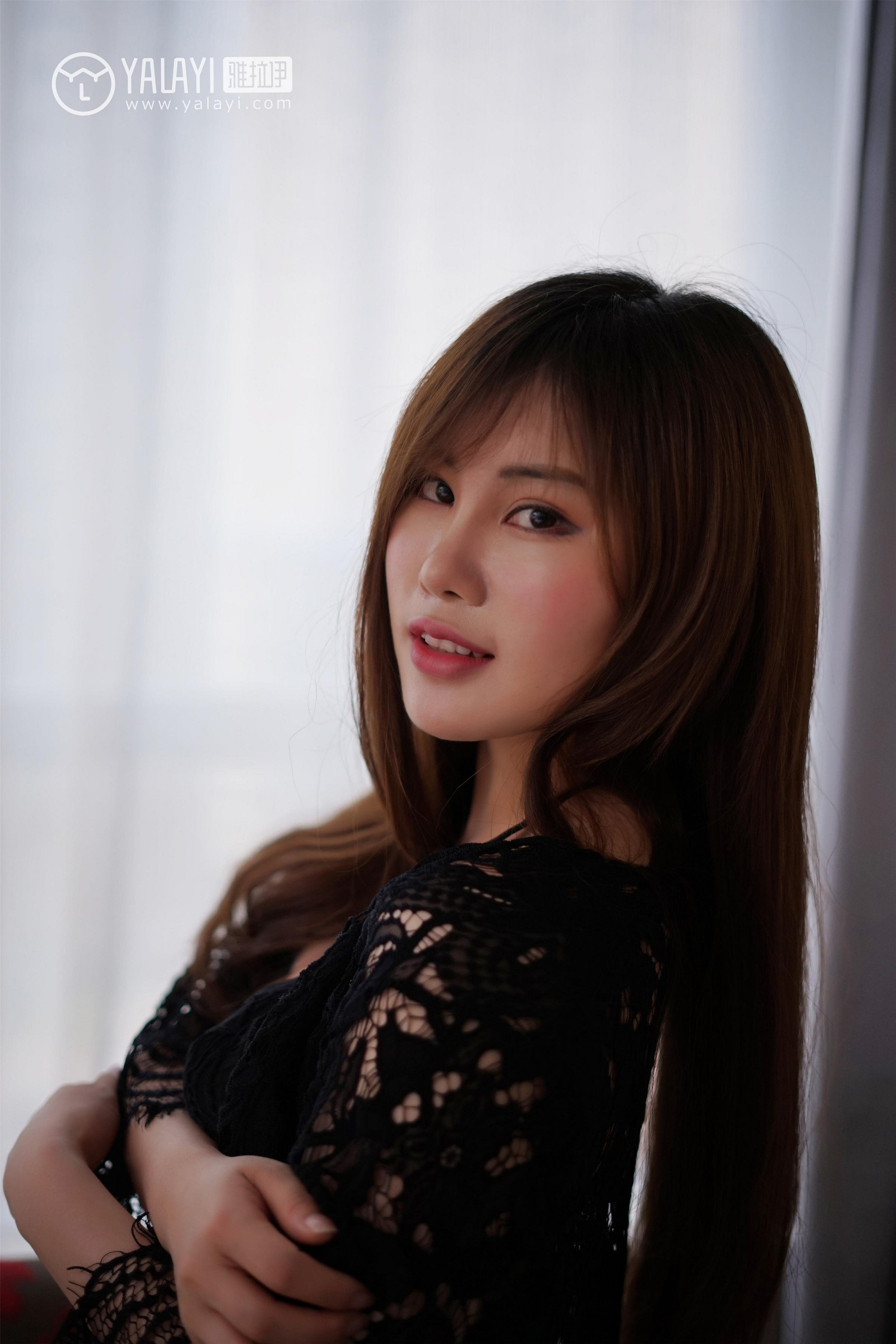 [YALAYI雅拉伊]NO.008 睡衣私房 艾妮妮 粉色裸背吊带连衣裙与黑色透视镂空睡衣性感私房写真集第10张