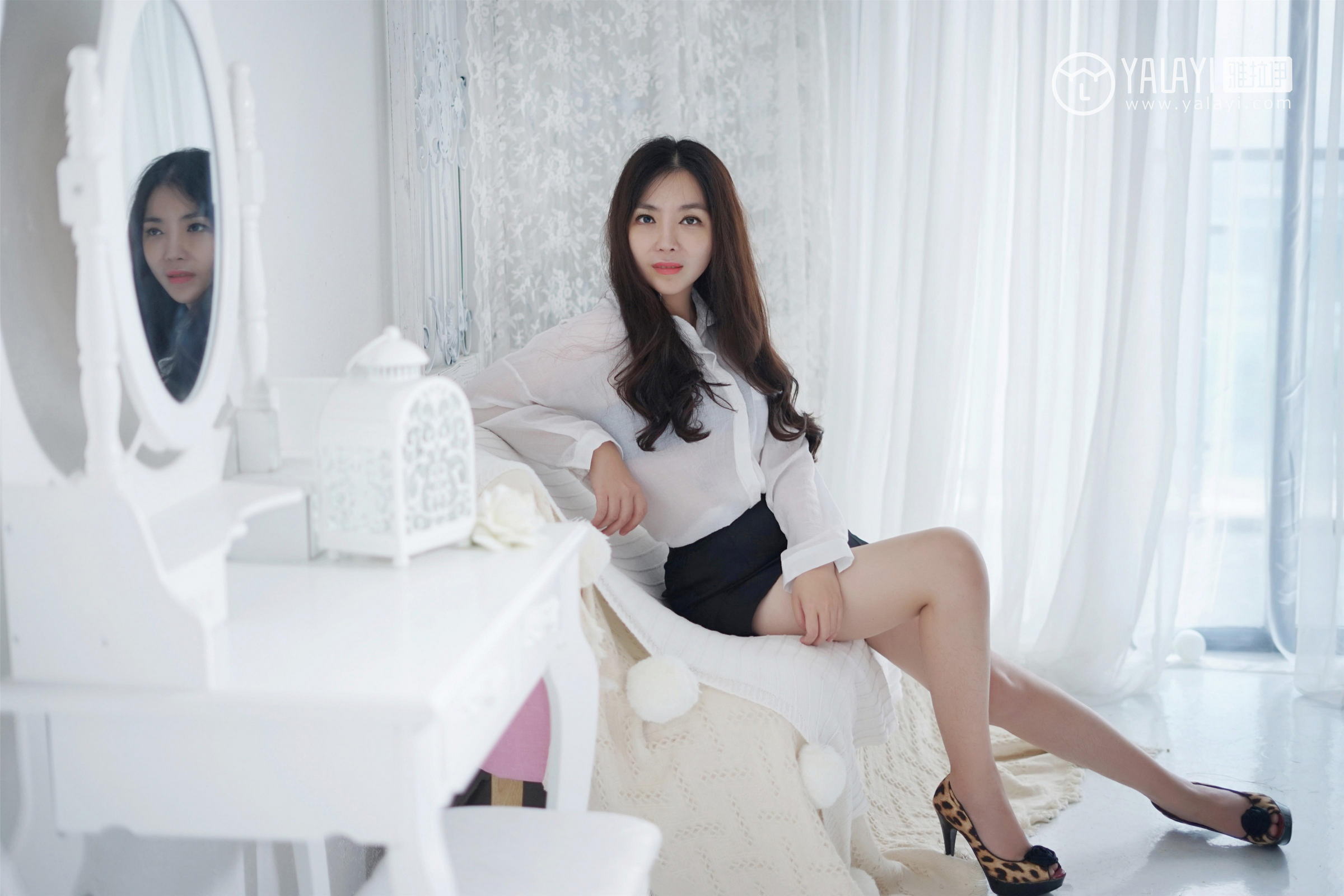 [YALAYI雅拉伊]NO.012 韵味美腿丽人 沈紫云 白色透视衬衫加黑色短裙性感私房写真集第4张
