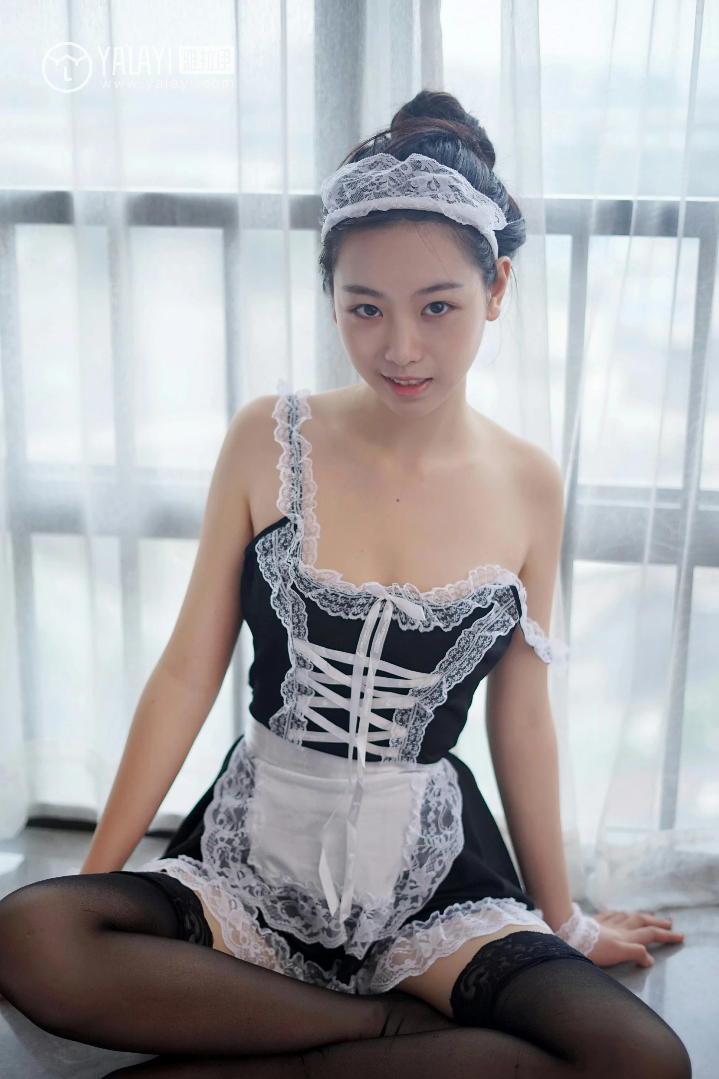 [YALAYI雅拉伊]NO.021 少女女仆 严冰冰 性感制服与黑色透视情趣内衣裙私房写真集第5张