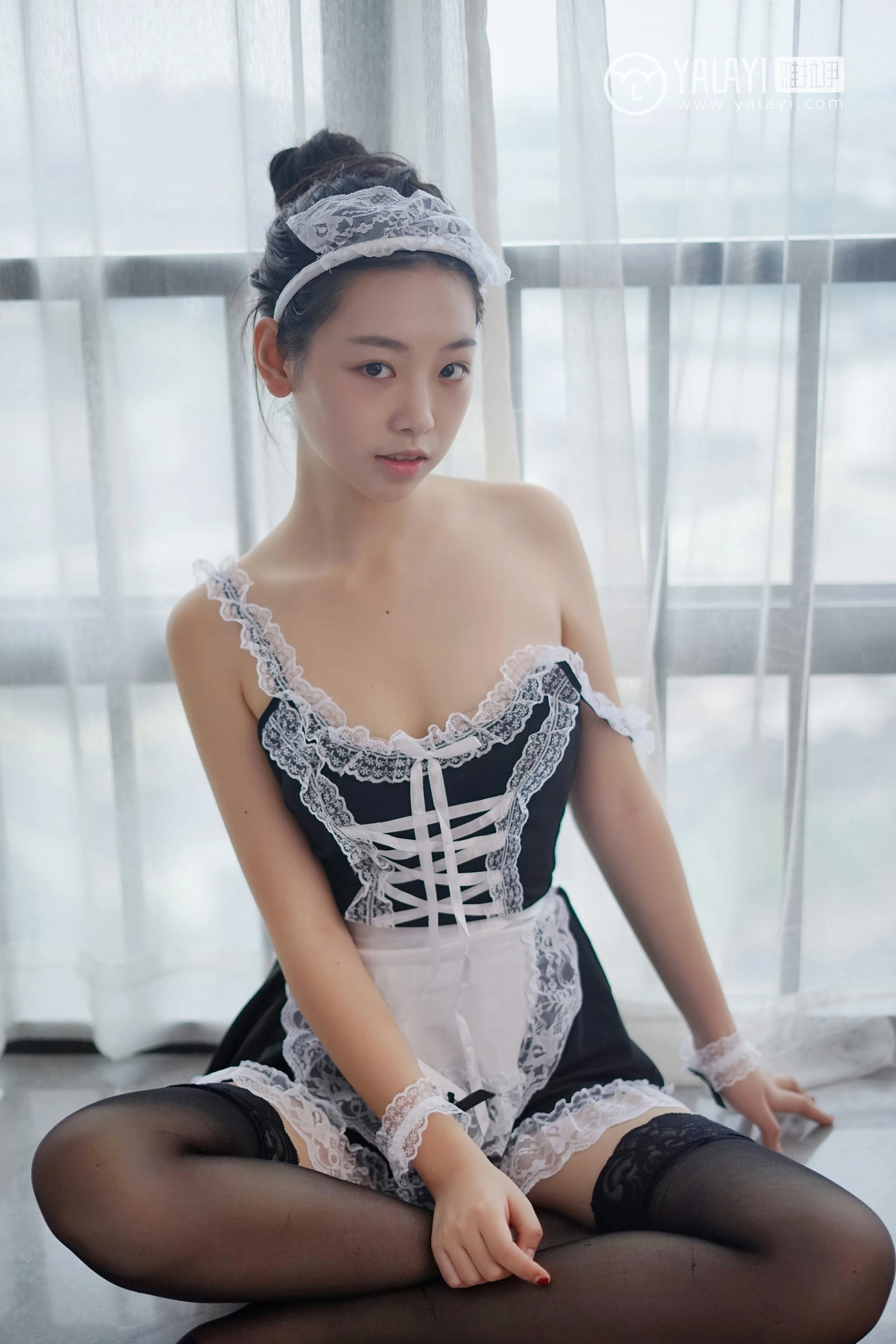 [YALAYI雅拉伊]NO.021 少女女仆 严冰冰 性感制服与黑色透视情趣内衣裙私房写真集第5张