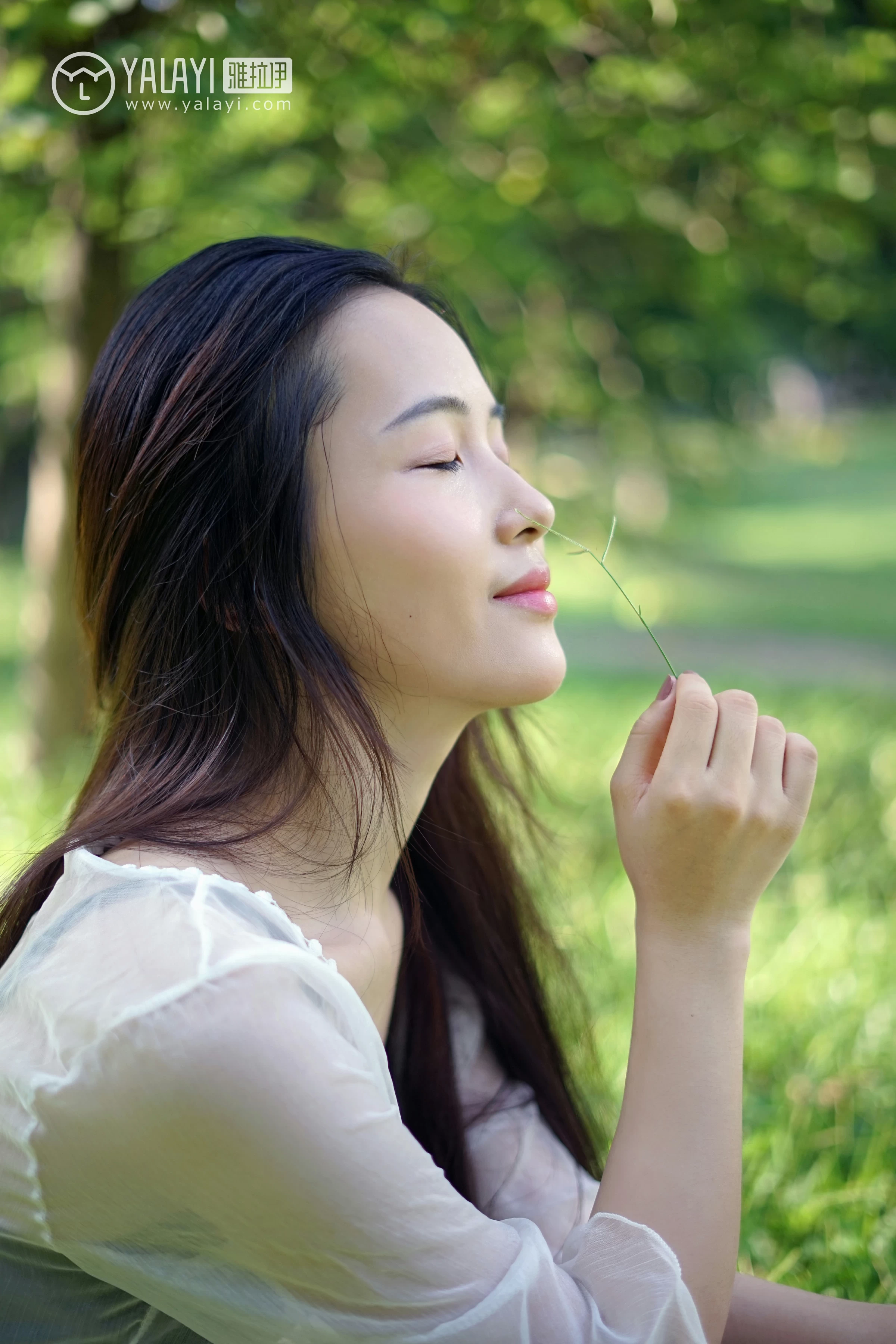 [YALAYI雅拉伊]NO.027 校园邂逅 卡柔 白色短袖加灰色短裙与吊带连衣裙性感私房写真集第11张