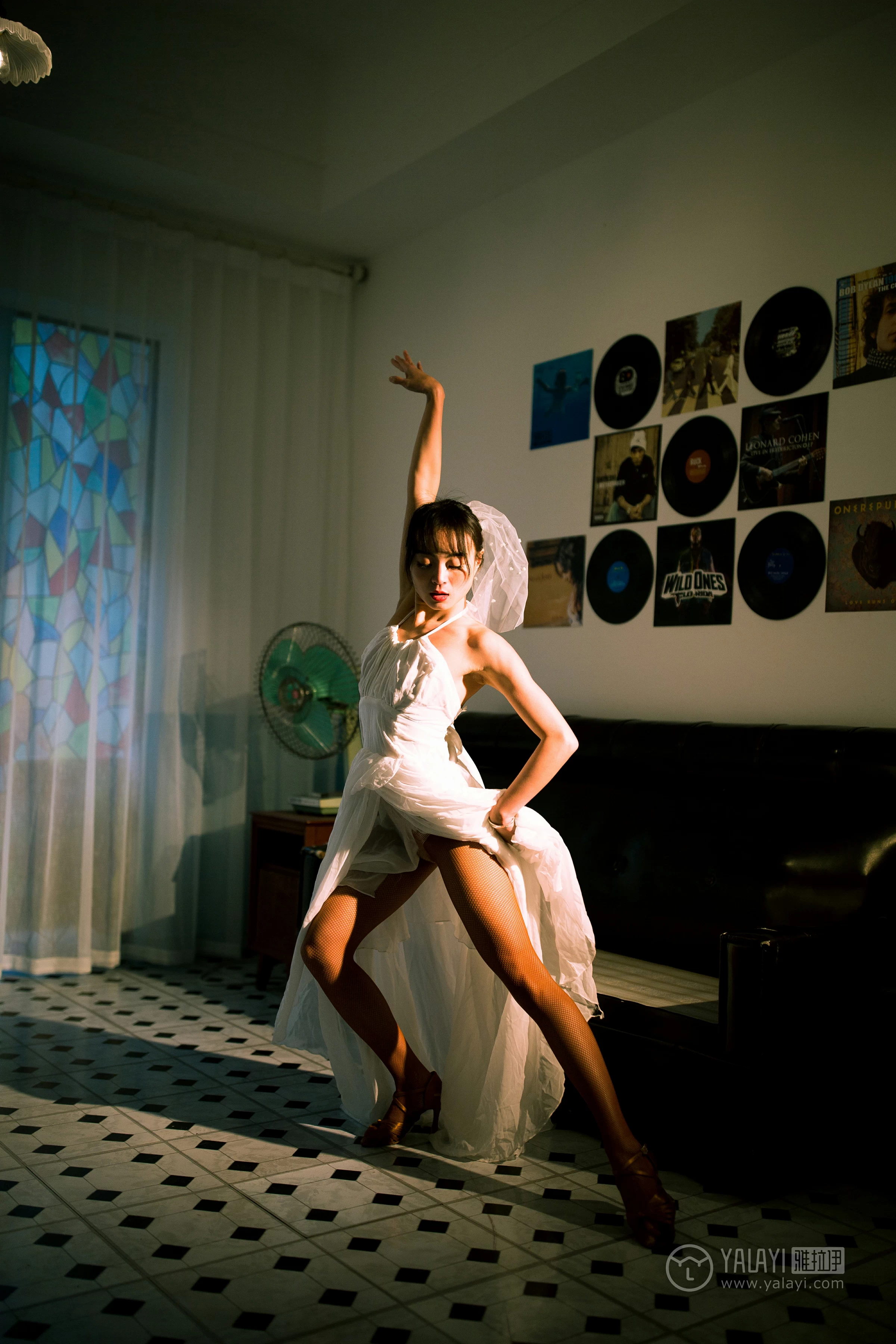 [YALAYI雅拉伊]No.191 轻舞飞扬 米粒米粒 白色吊带裸背婚纱连衣裙性感私房写真集第4张