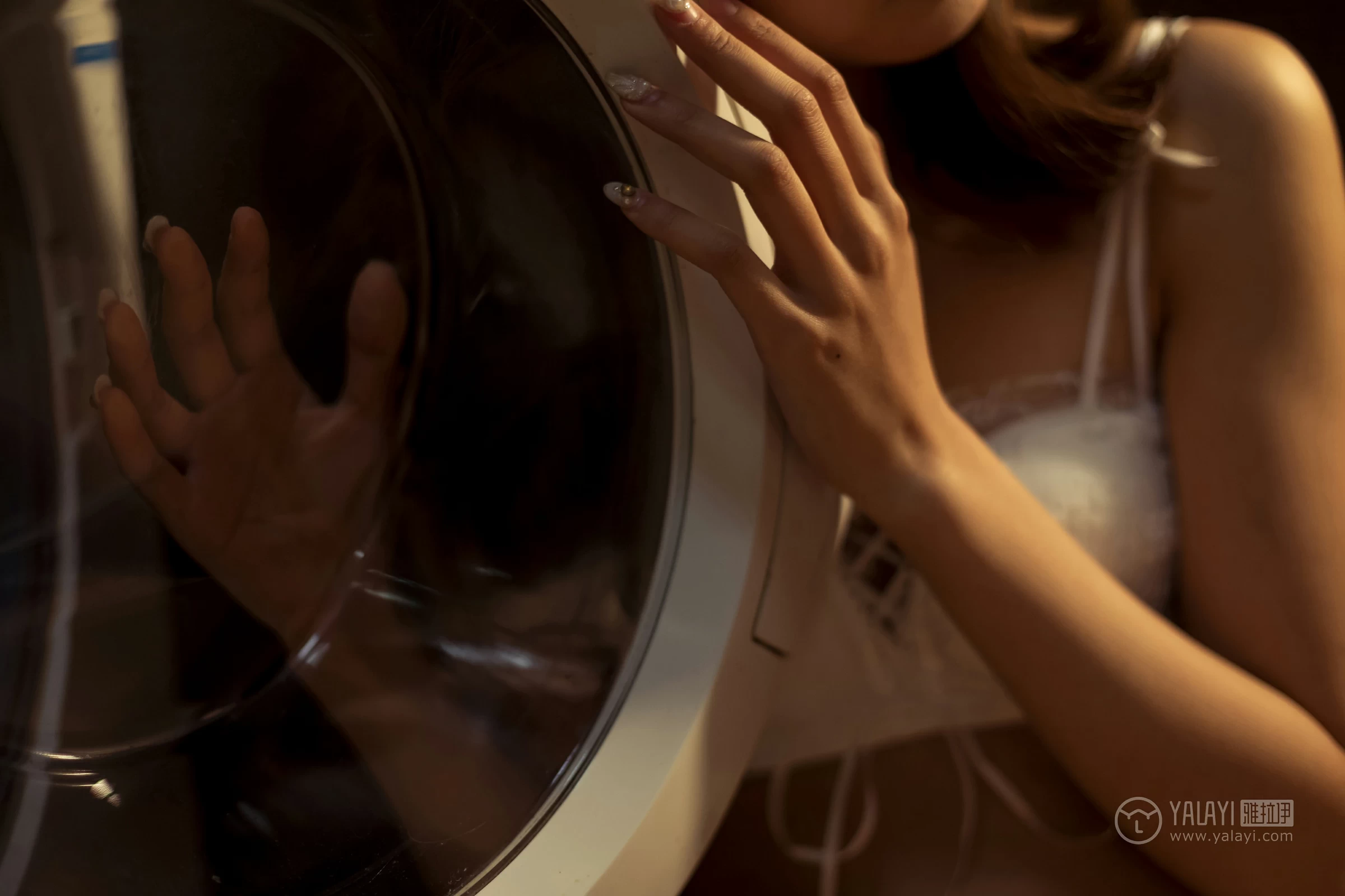 [YALAYI雅拉伊]No.203 休闲假日 钟晴 白色蕾丝内衣性感私房写真集第15张