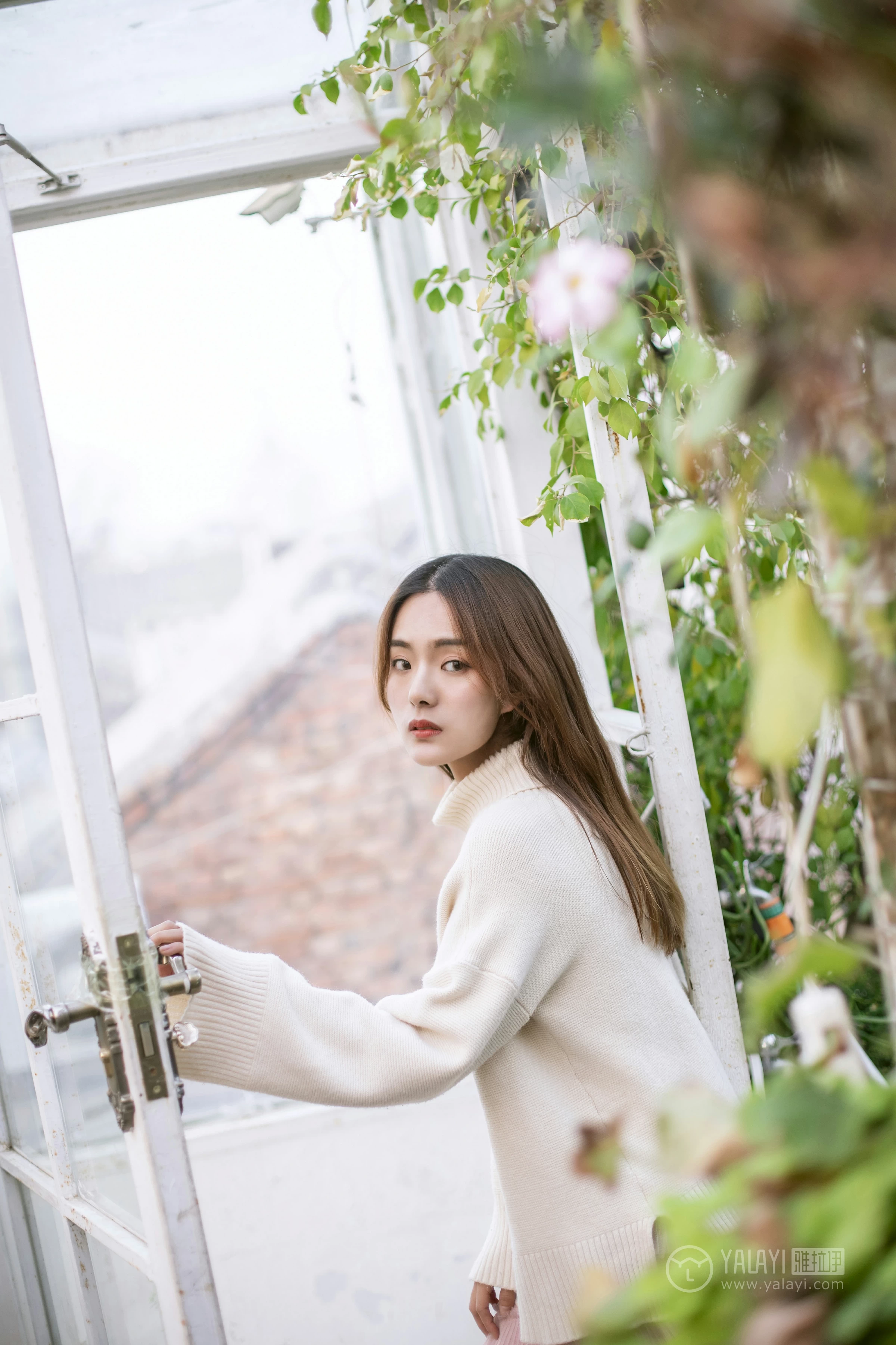 [YALAYI雅拉伊]No.209 温柔的你 白日梦 白色连身毛衣清新私房写真集第8张