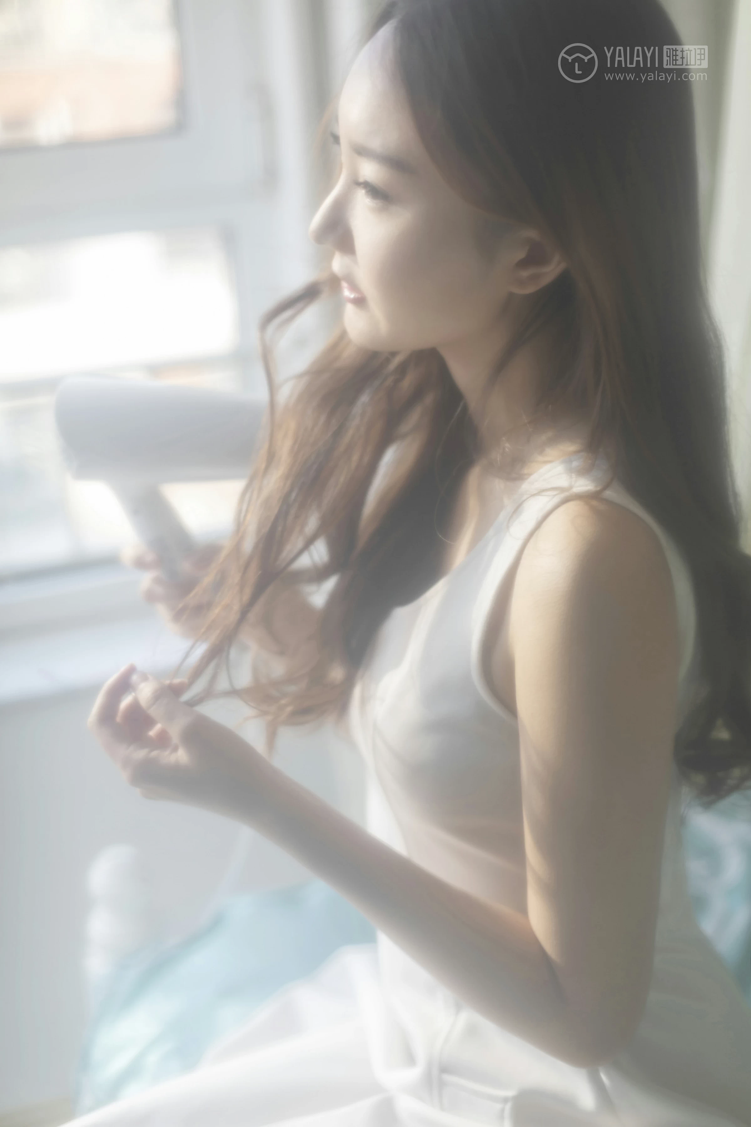 [YALAYI雅拉伊]No.212 白色星期六 丁煊彤 白色连身礼裙性感私房写真集第10张