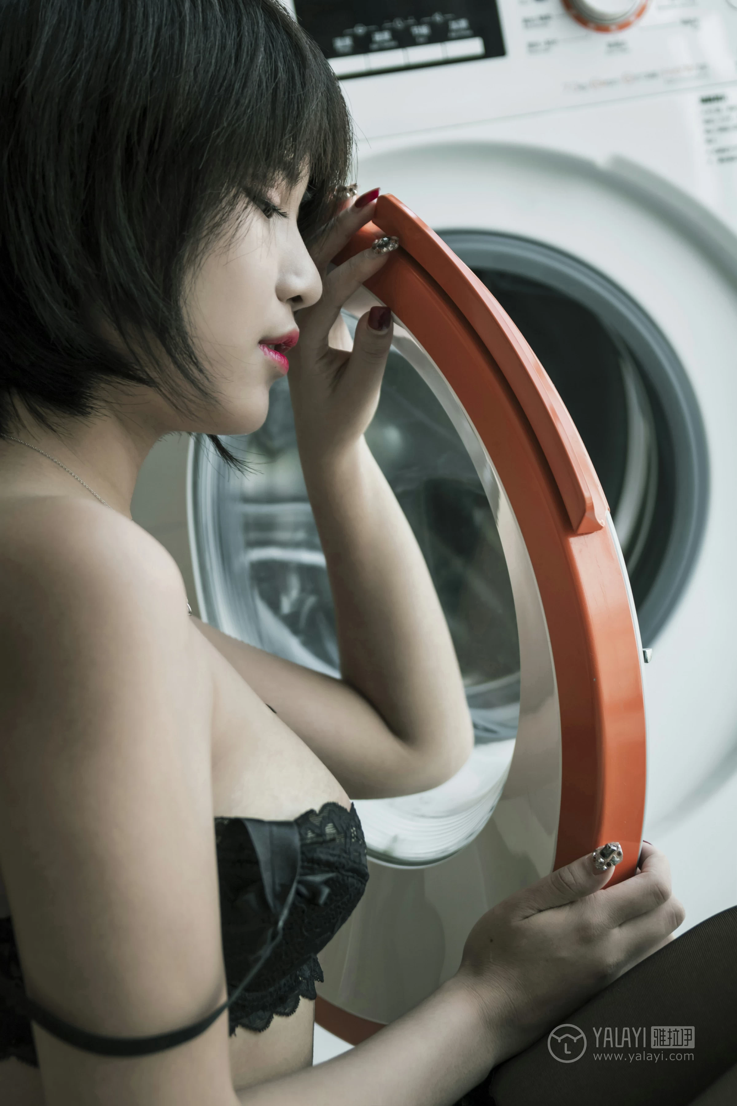 [YALAYI雅拉伊]No.240 黑蝴蝶 宝儿 黑色蕾丝内衣加黑色丝袜美腿性感私房写真集第14张