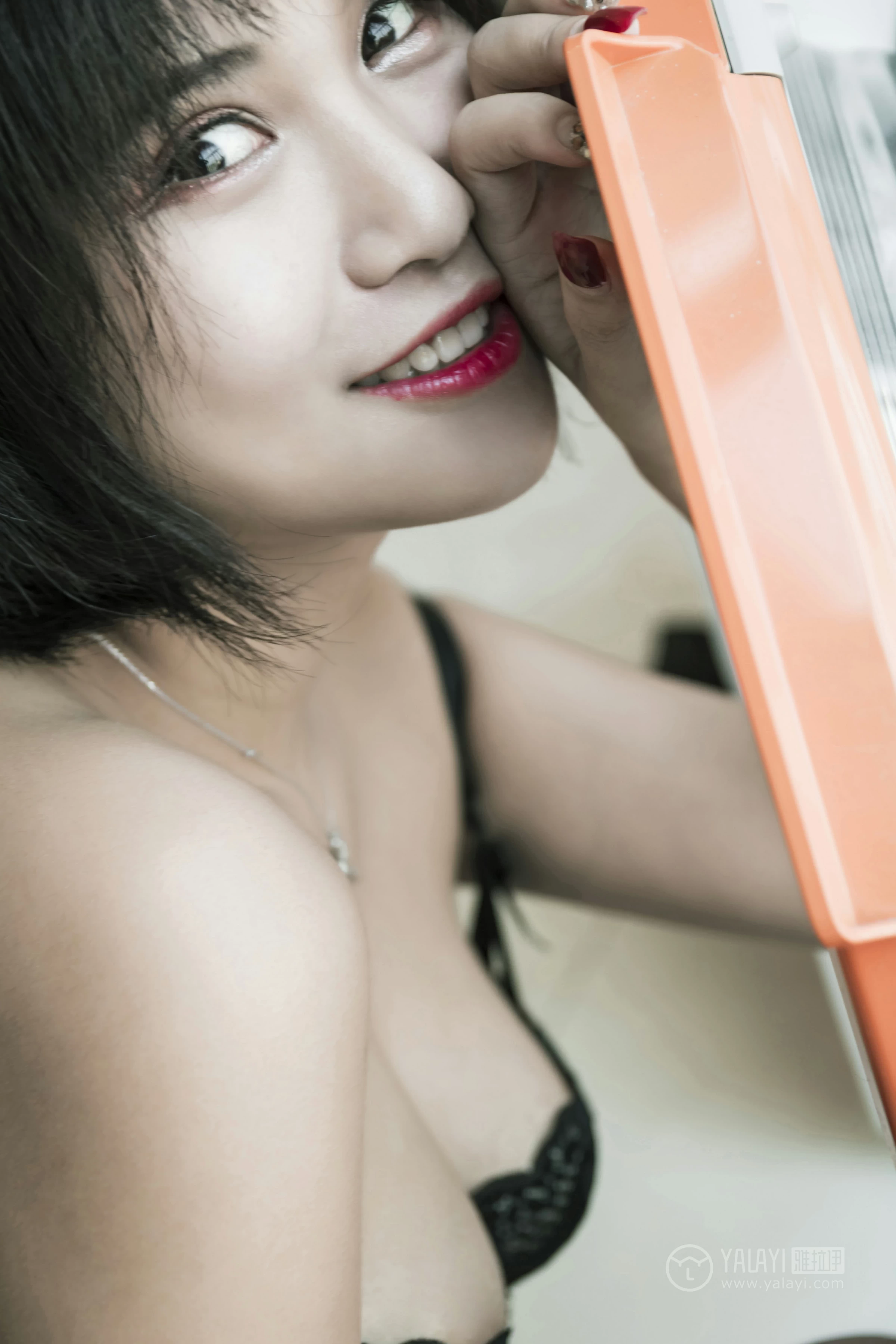 [YALAYI雅拉伊]No.240 黑蝴蝶 宝儿 黑色蕾丝内衣加黑色丝袜美腿性感私房写真集第15张