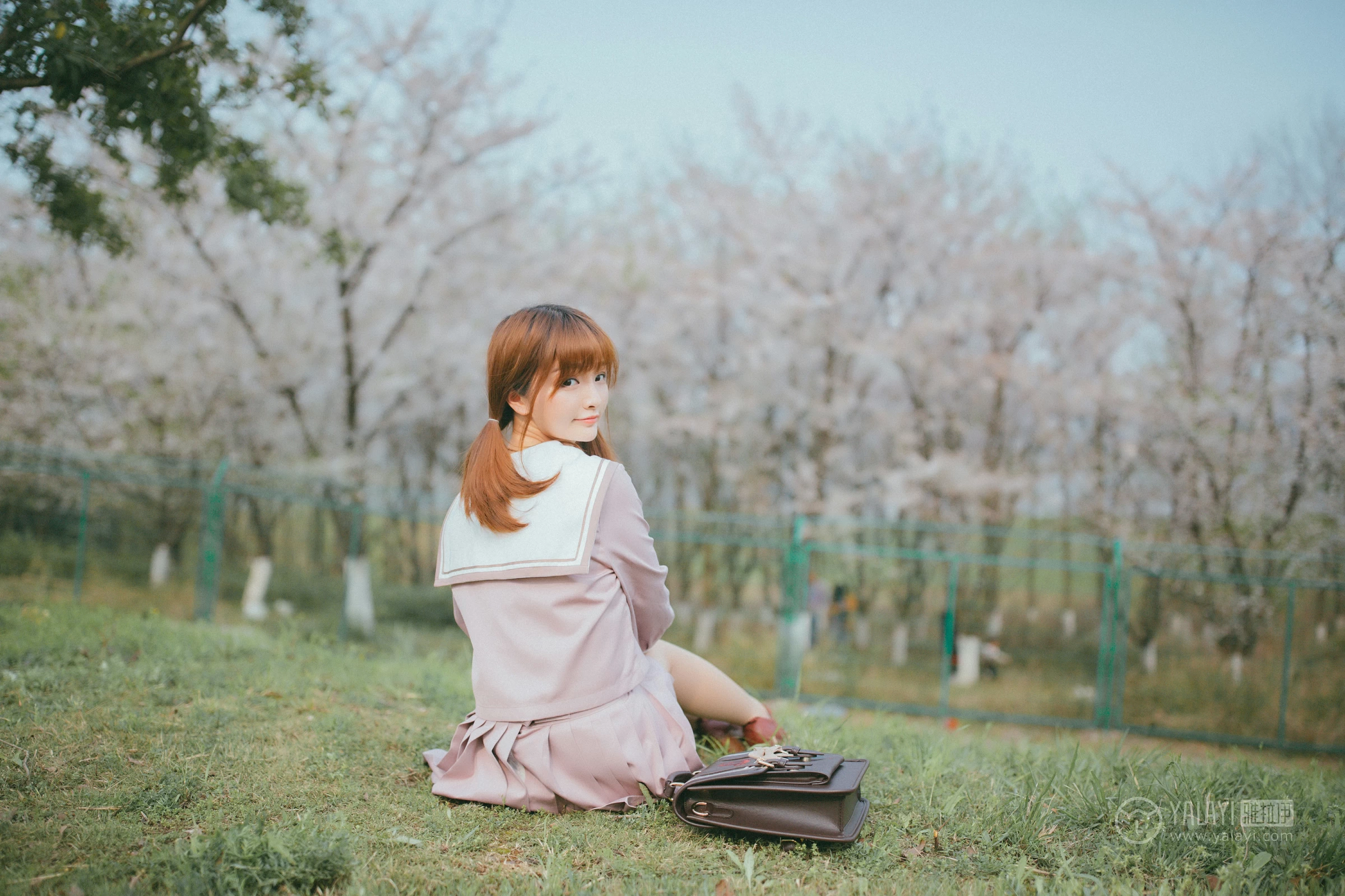 [YALAYI雅拉伊]No.246 樱花樱花想见你 团团 日本高中女生制服加肉色丝袜美腿性感私房写真集第15张