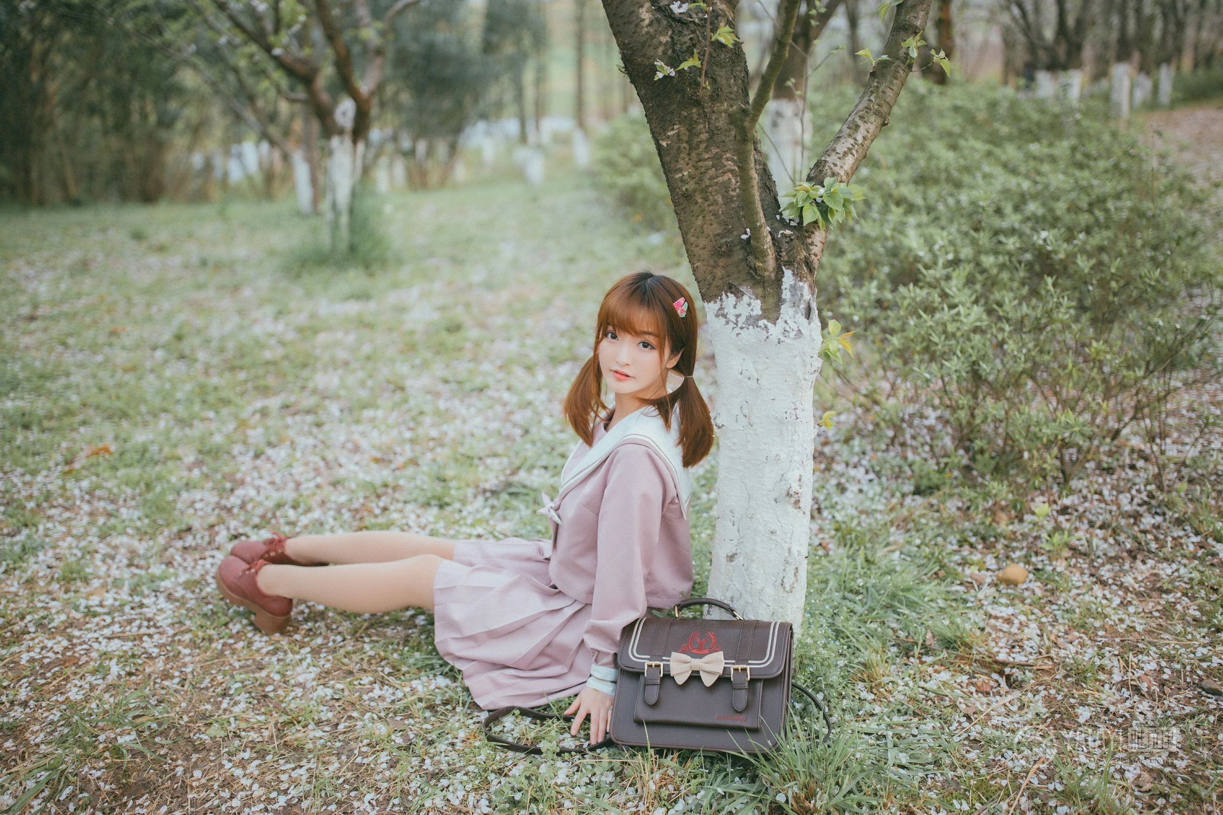 [YALAYI雅拉伊]No.246 樱花樱花想见你 团团 日本高中女生制服加肉色丝袜美腿性感私房写真集第18张