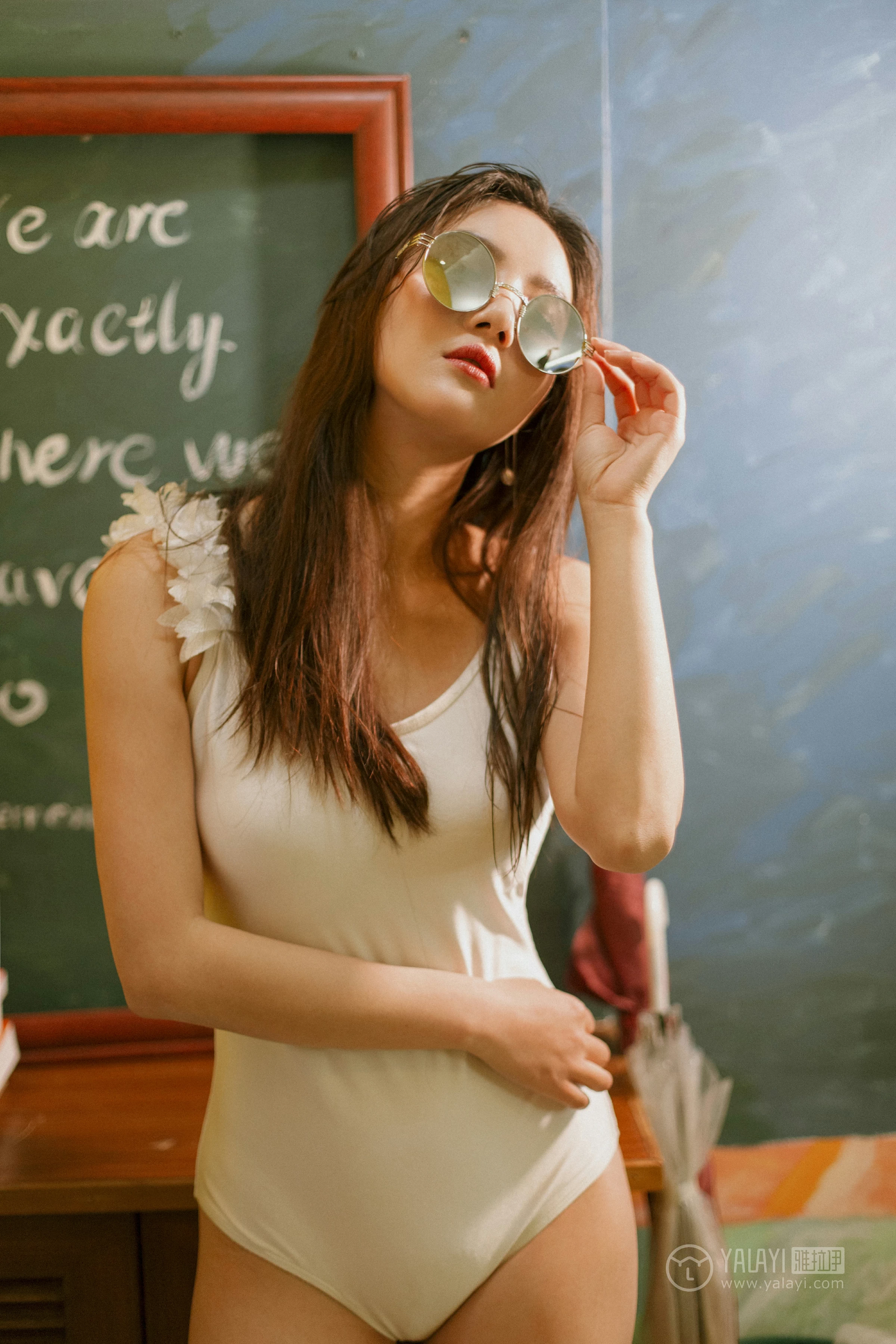 [YALAYI雅拉伊]No.247 独孤 徐雅熙 白色连体比基尼泳装性感私房写真集第13张