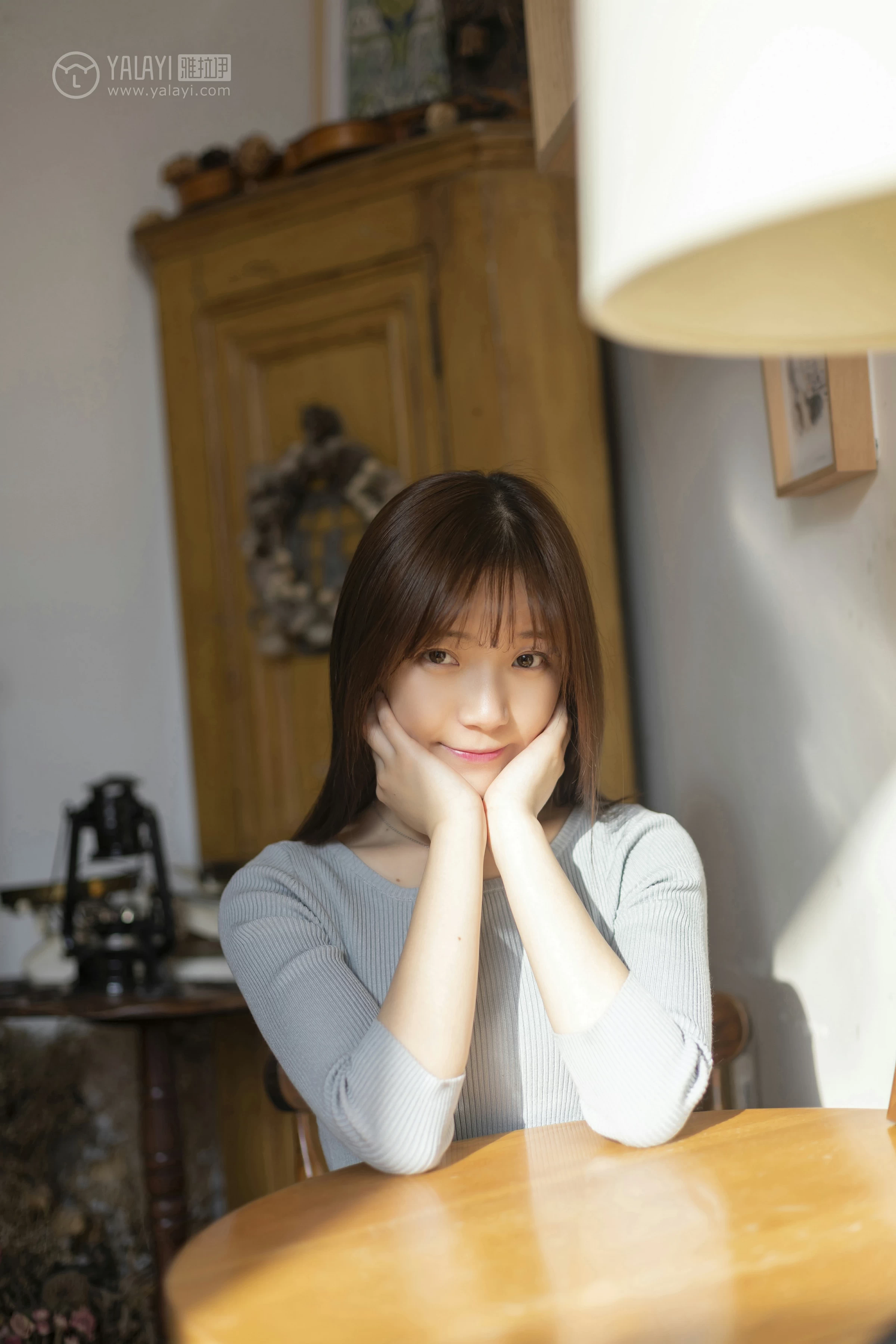 [YALAYI雅拉伊]No.249 看着你玩 刘开心 蓝色上衣加短裙清纯可爱私房写真集第1张