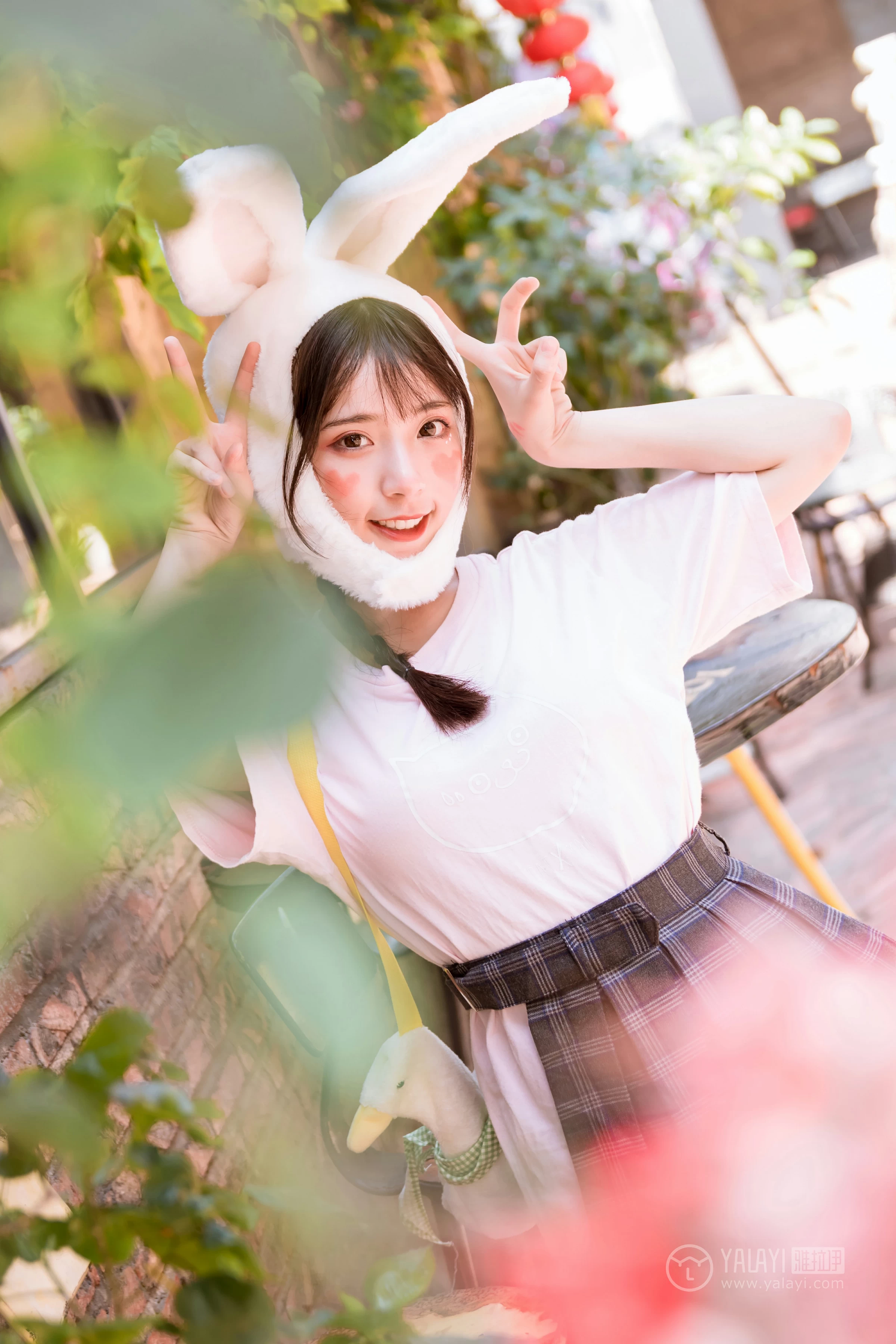 [YALAYI雅拉伊]No.251 小兔子乖乖 阿橙 粉色短袖加灰色格子短裙清纯可爱私房写真集第14张