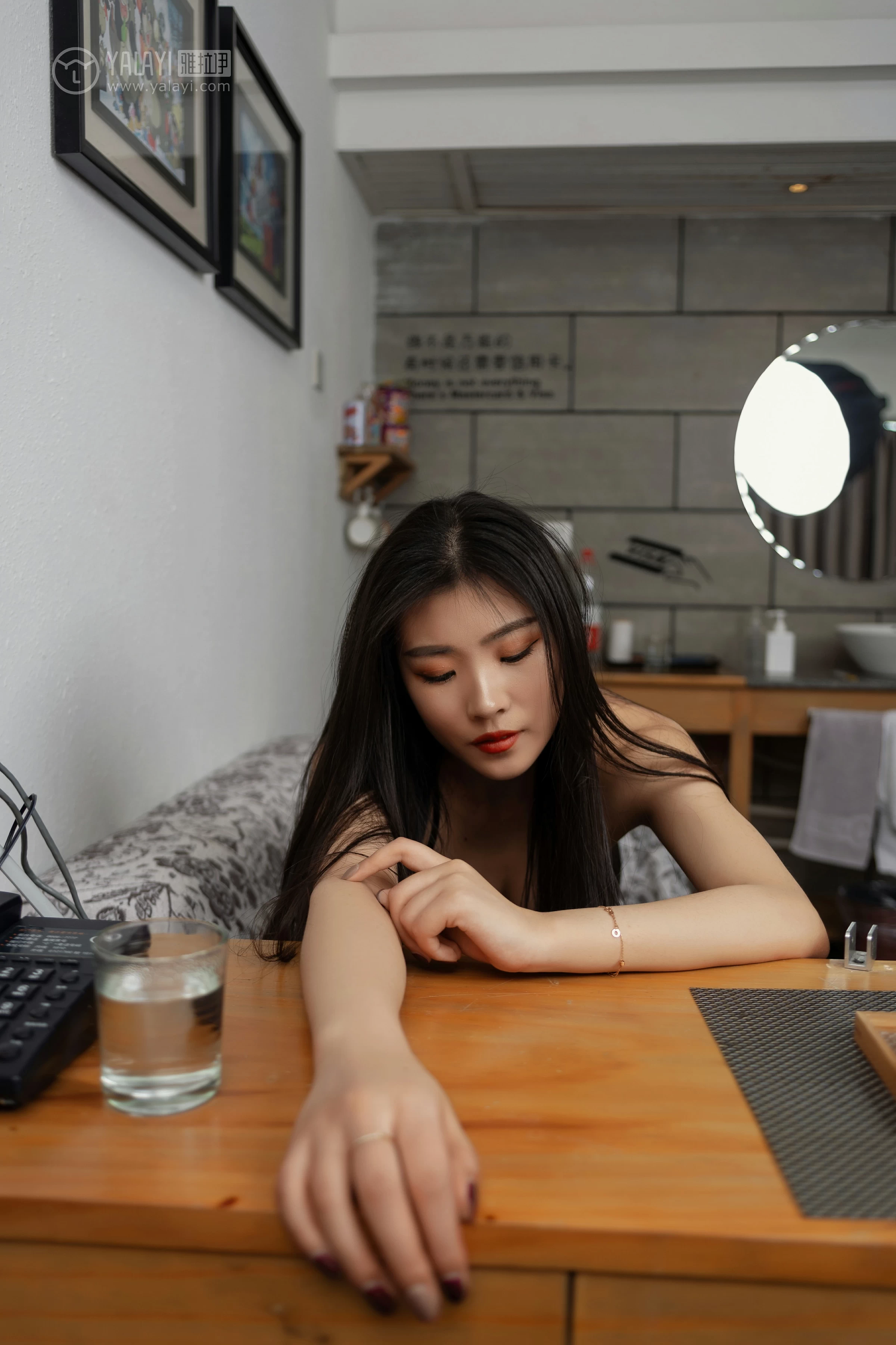 [YALAYI雅拉伊]No.268 丝袜是秘密武器 沫沫 黑色蕾丝情趣内衣加黑色丝袜美腿性感私房写真集第9张