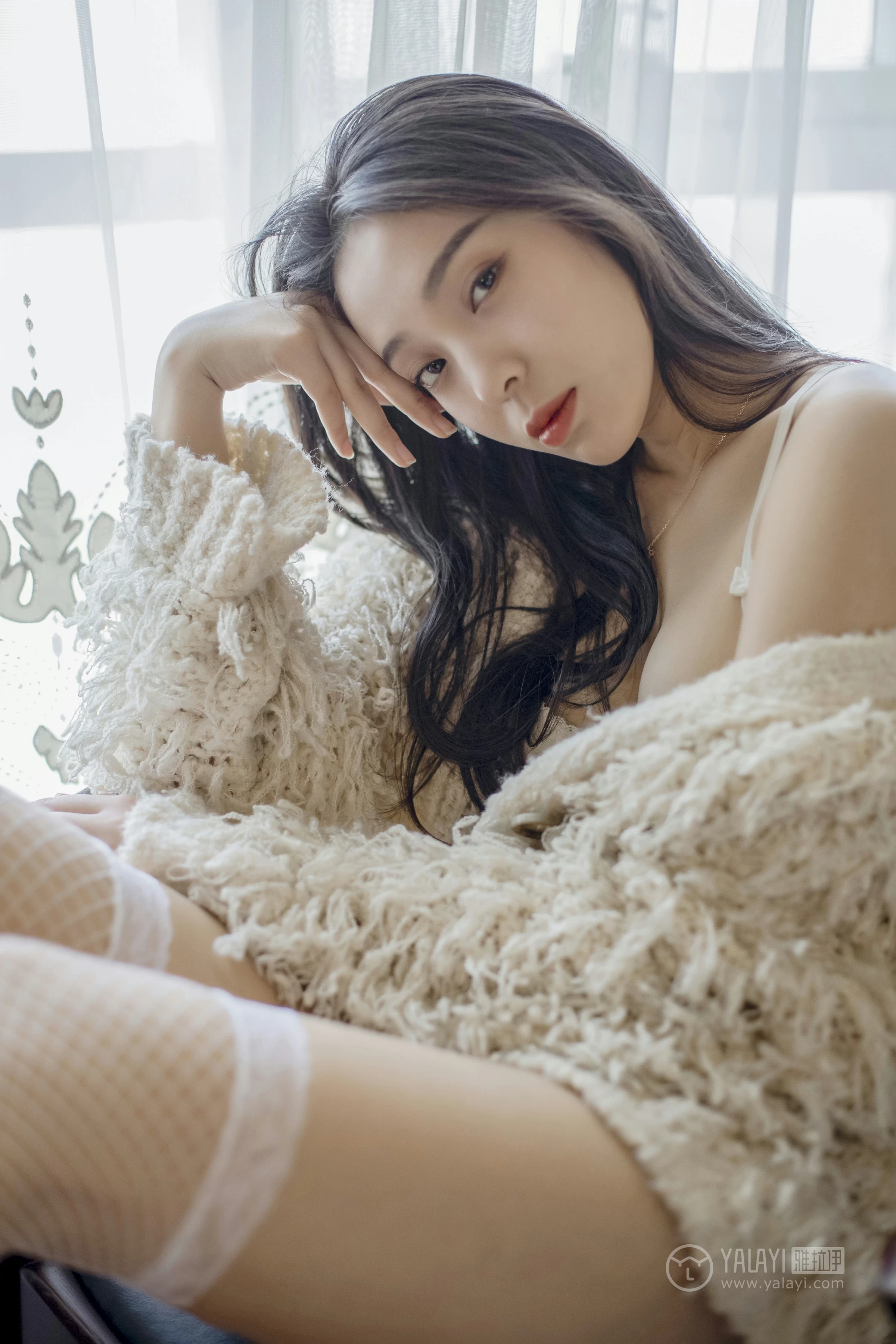 [YALAYI雅拉伊]No.281 你的样子 楚薇 米色睡衣加白色蕾丝内衣性感私房写真集第3张