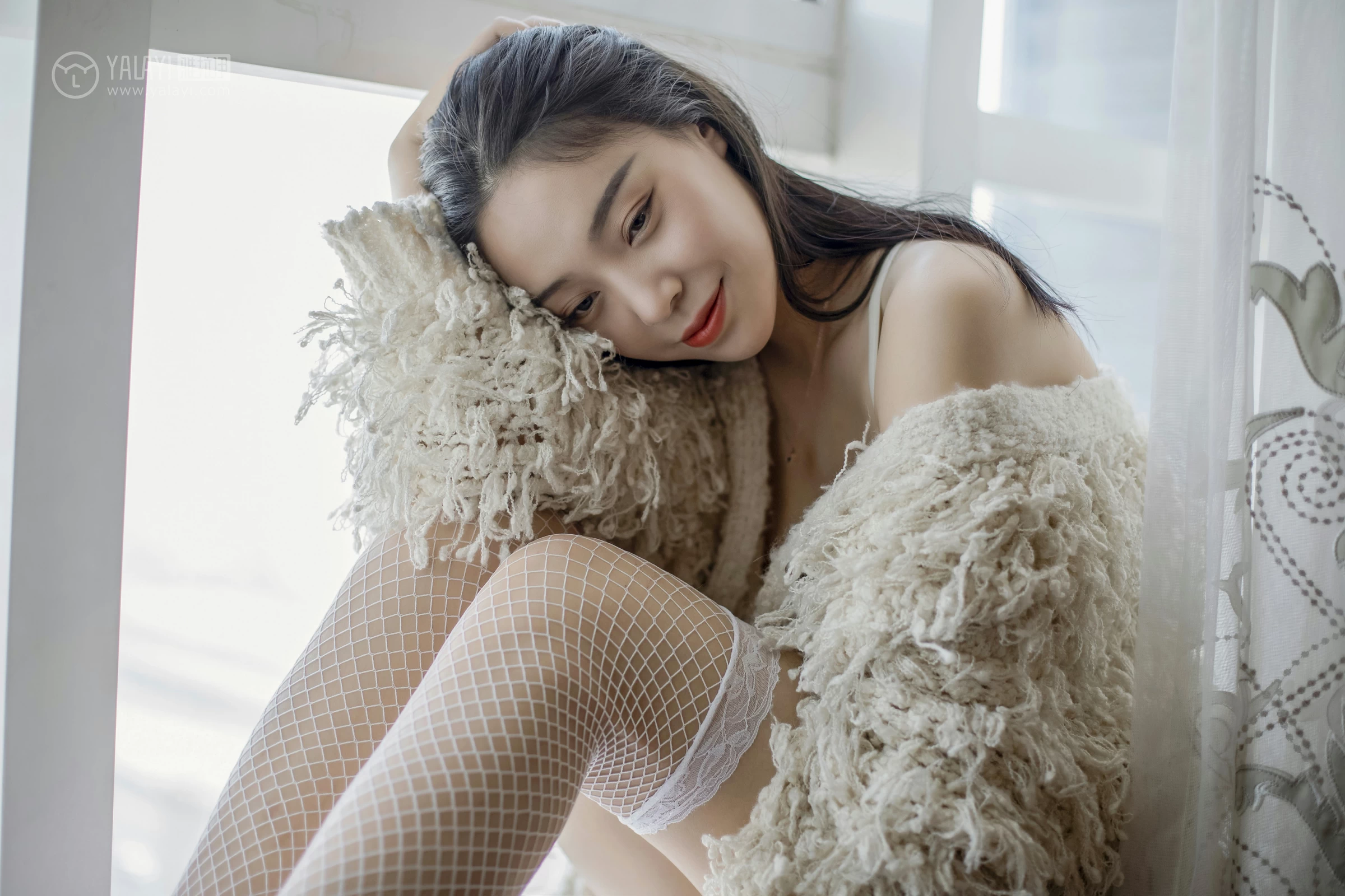 [YALAYI雅拉伊]No.281 你的样子 楚薇 米色睡衣加白色蕾丝内衣性感私房写真集第3张