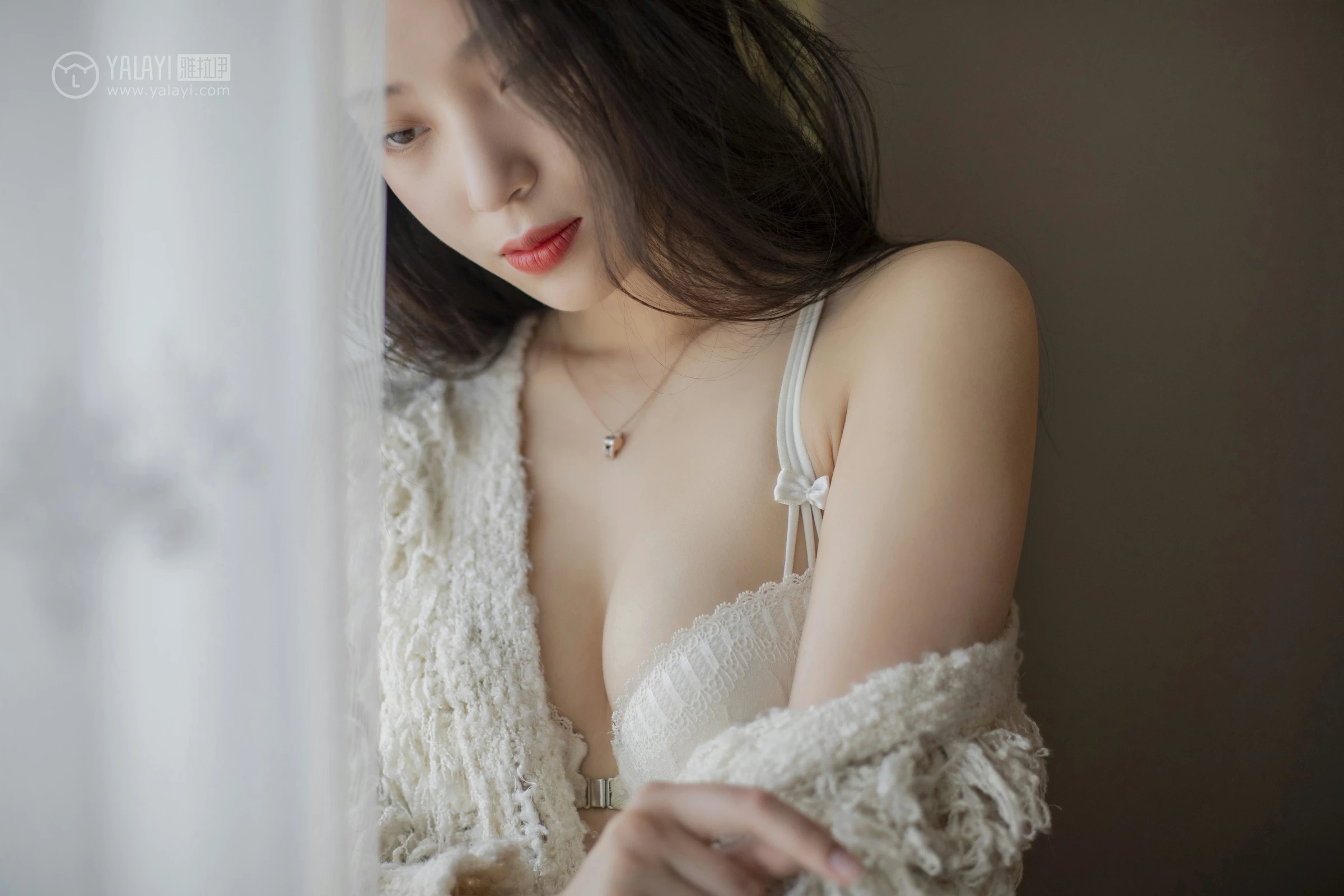 [YALAYI雅拉伊]No.281 你的样子 楚薇 米色睡衣加白色蕾丝内衣性感私房写真集第8张