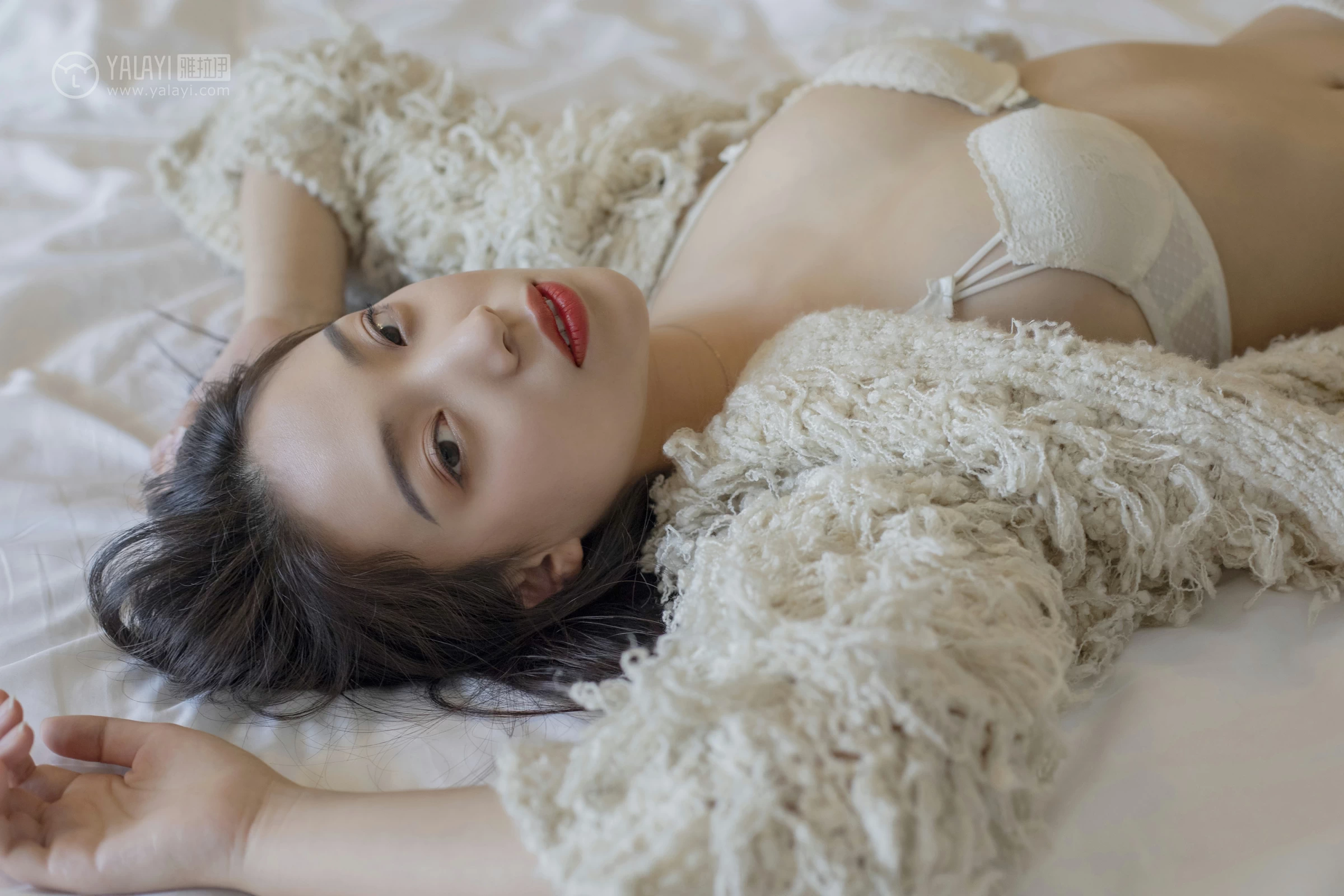 [YALAYI雅拉伊]No.281 你的样子 楚薇 米色睡衣加白色蕾丝内衣性感私房写真集第11张