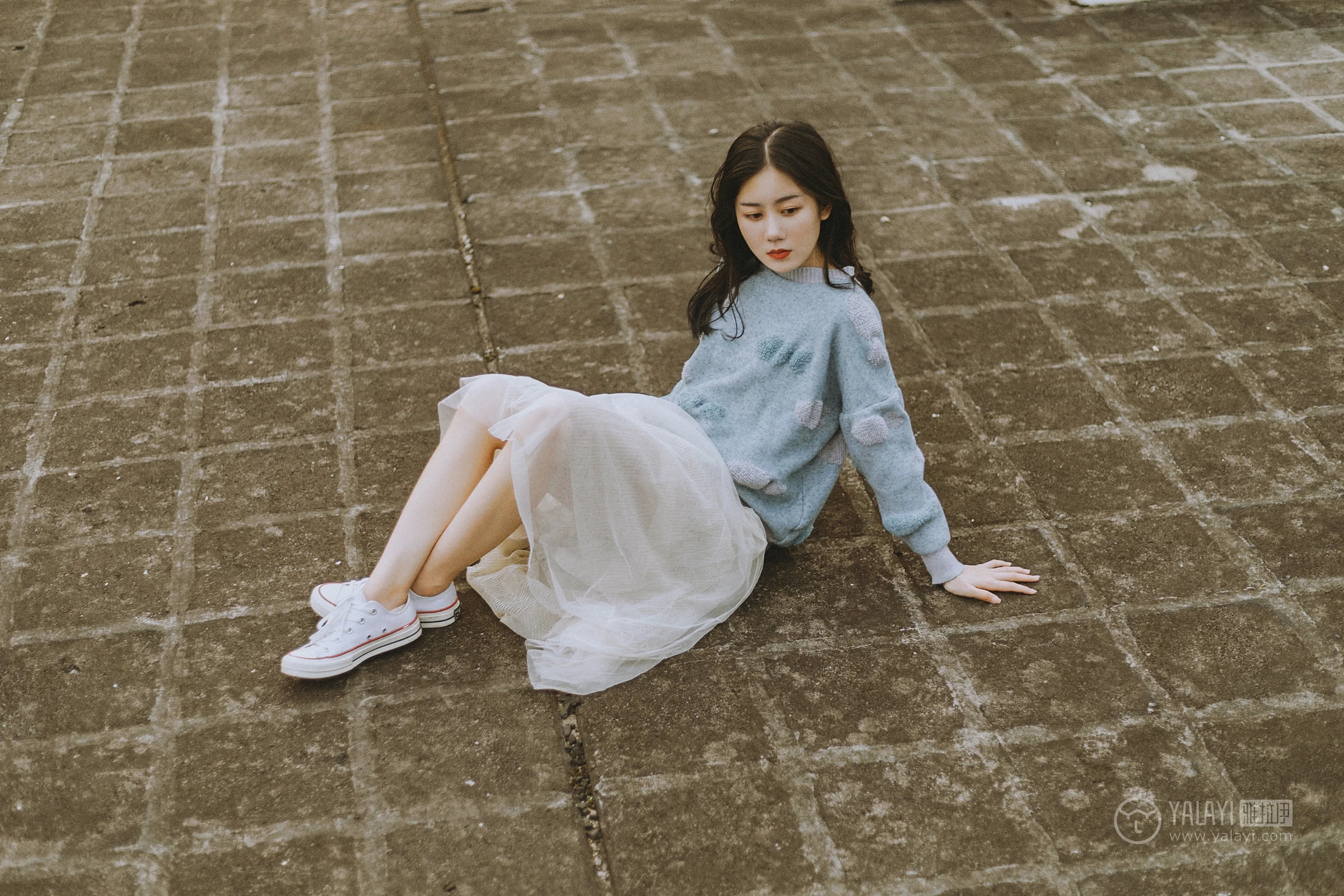 [YALAYI雅拉伊] No.274 芳华 喜儿 蓝色卫衣与白色透视短裙性感私房写真集第12张
