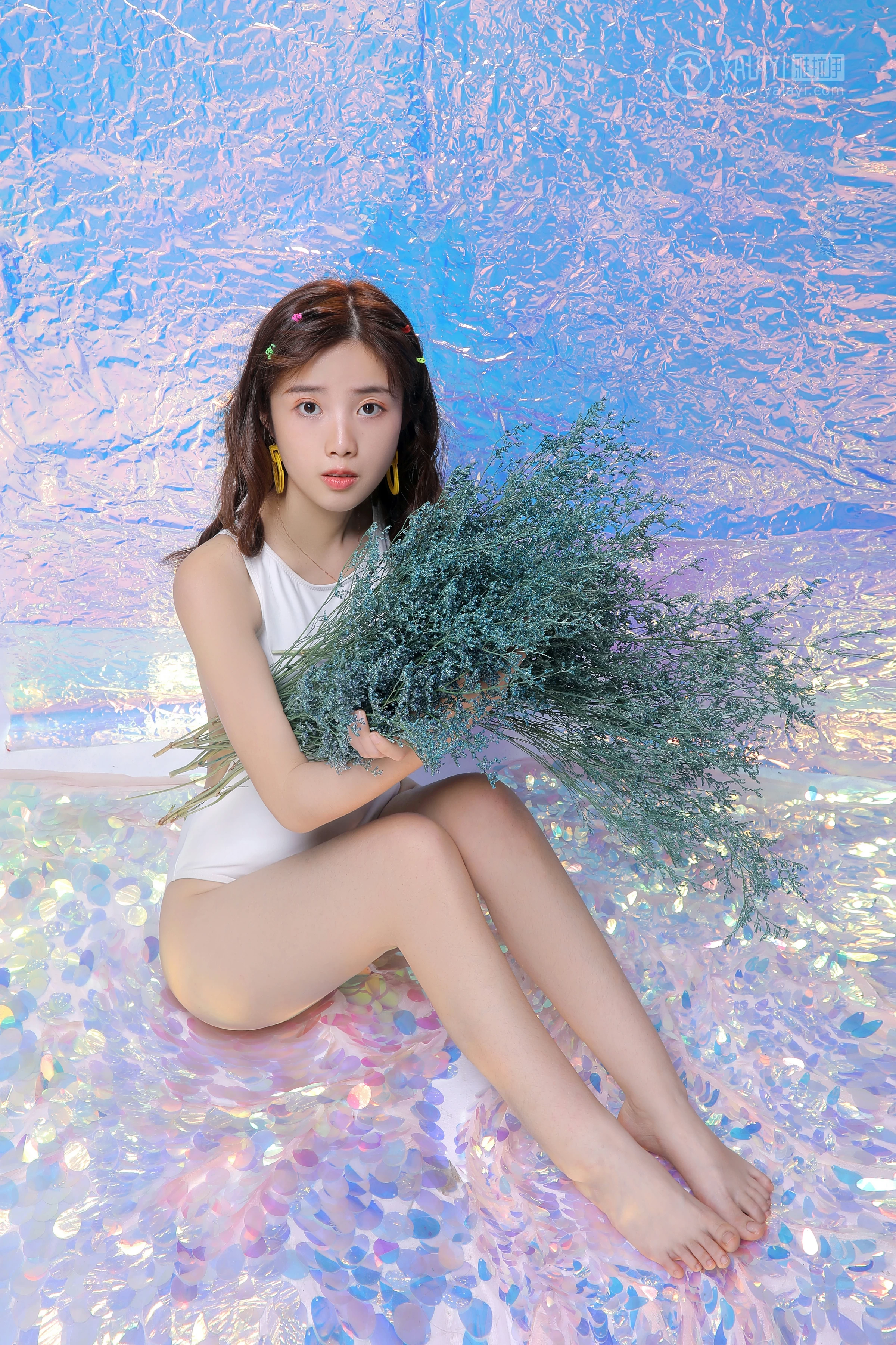 [YALAYI雅拉伊]No.307 闪亮女孩 圈圈 白色连体比基尼泳装性感私房写真集第9张