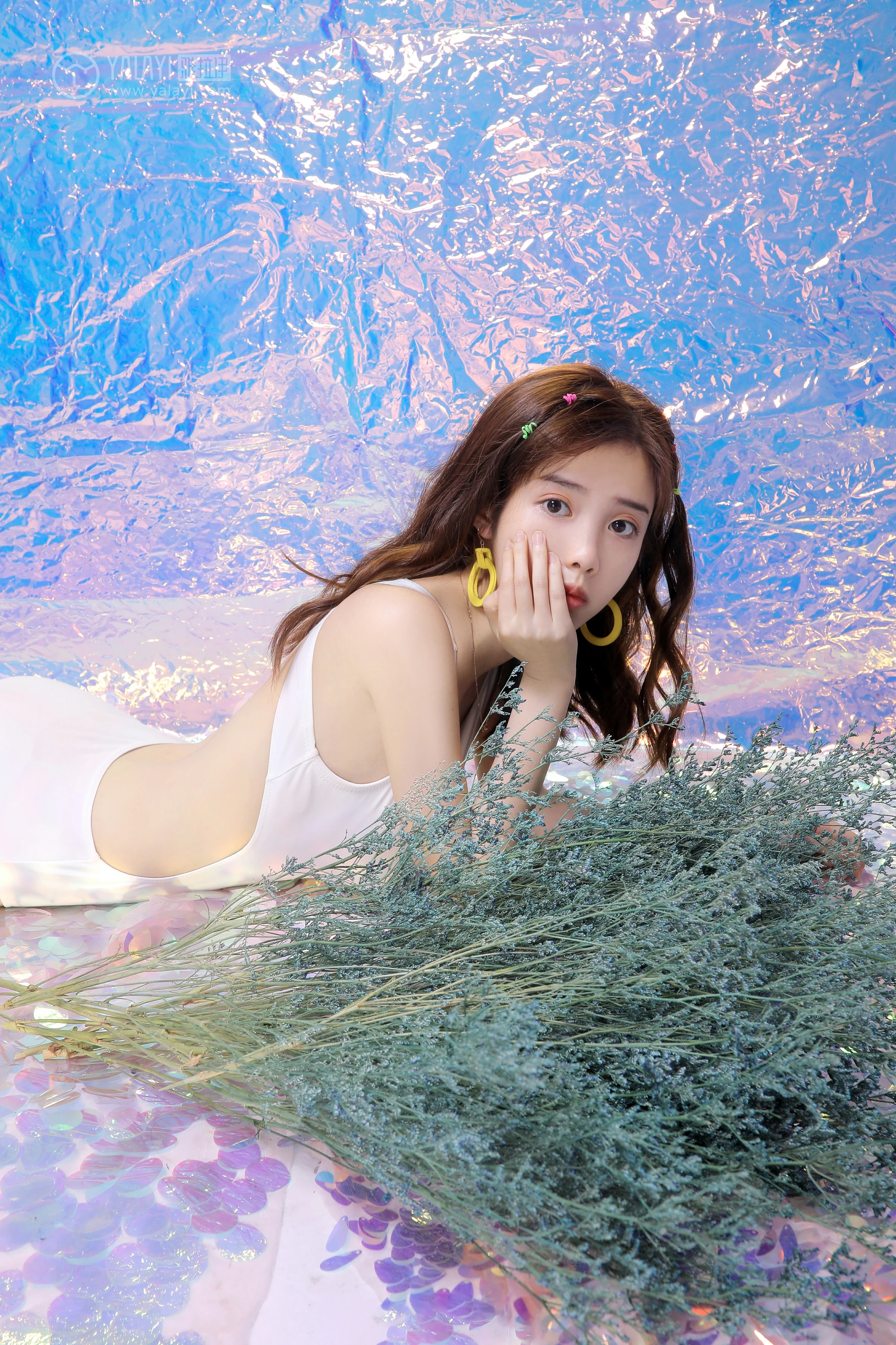 [YALAYI雅拉伊]No.307 闪亮女孩 圈圈 白色连体比基尼泳装性感私房写真集第11张