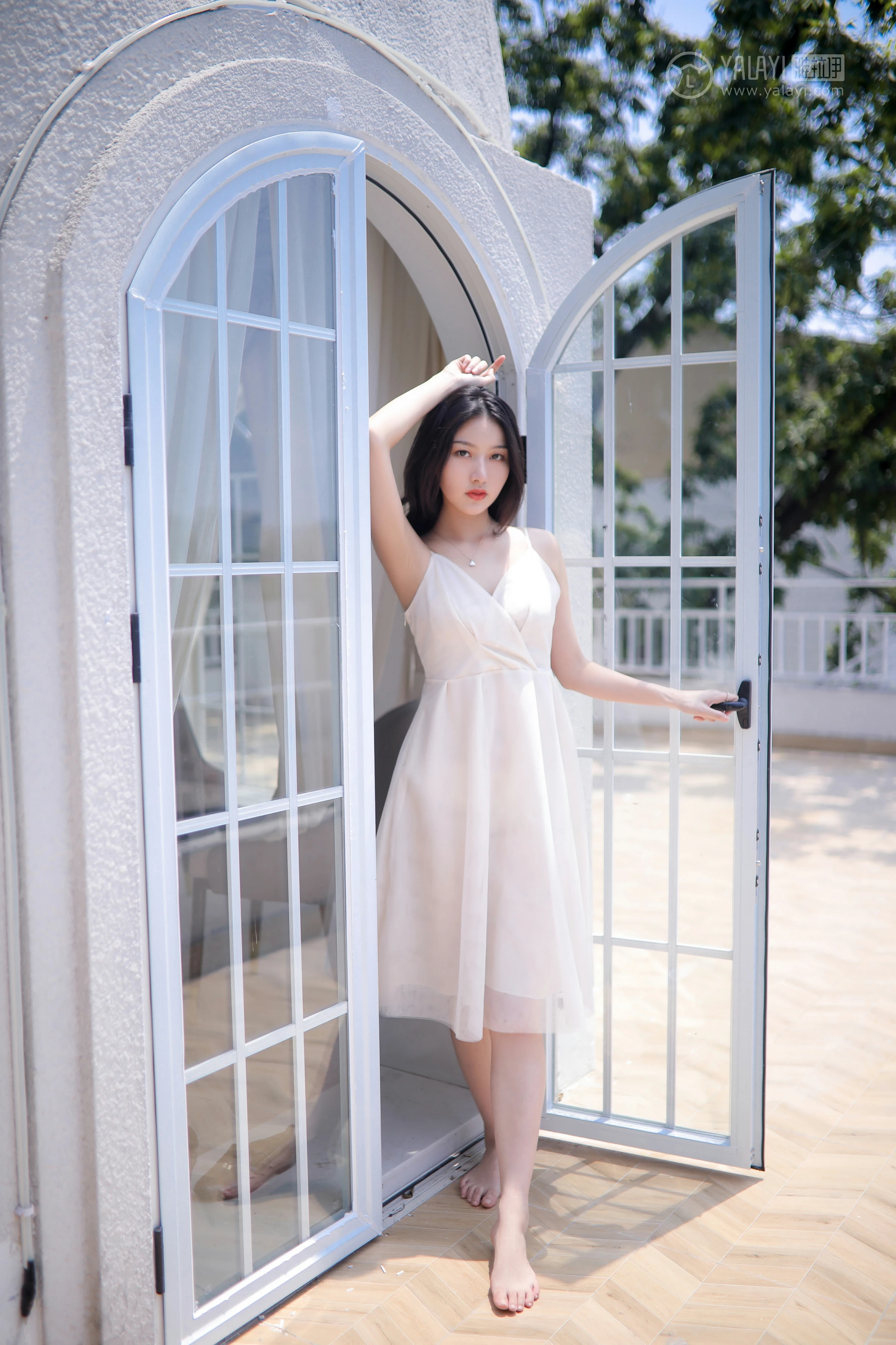 [YALAYI雅拉伊]No.310 听风 白璐 仙气飘飘 白色吊带连衣裙性感私房写真集第7张