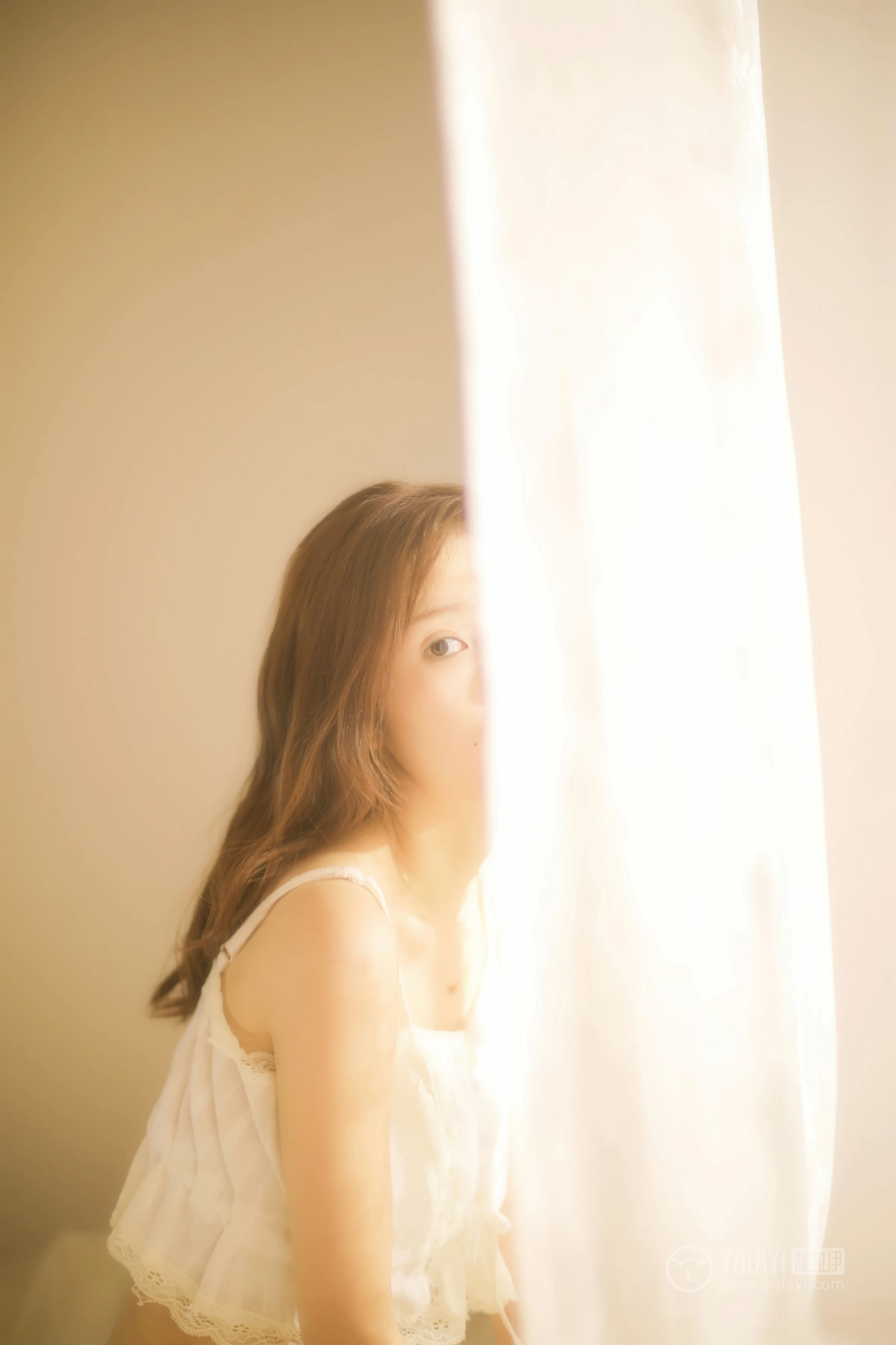 [YALAYI雅拉伊]No.315 夏日蜜语 圈圈 白色透视吊带内衣加短裤清纯靓丽私房写真集第8张