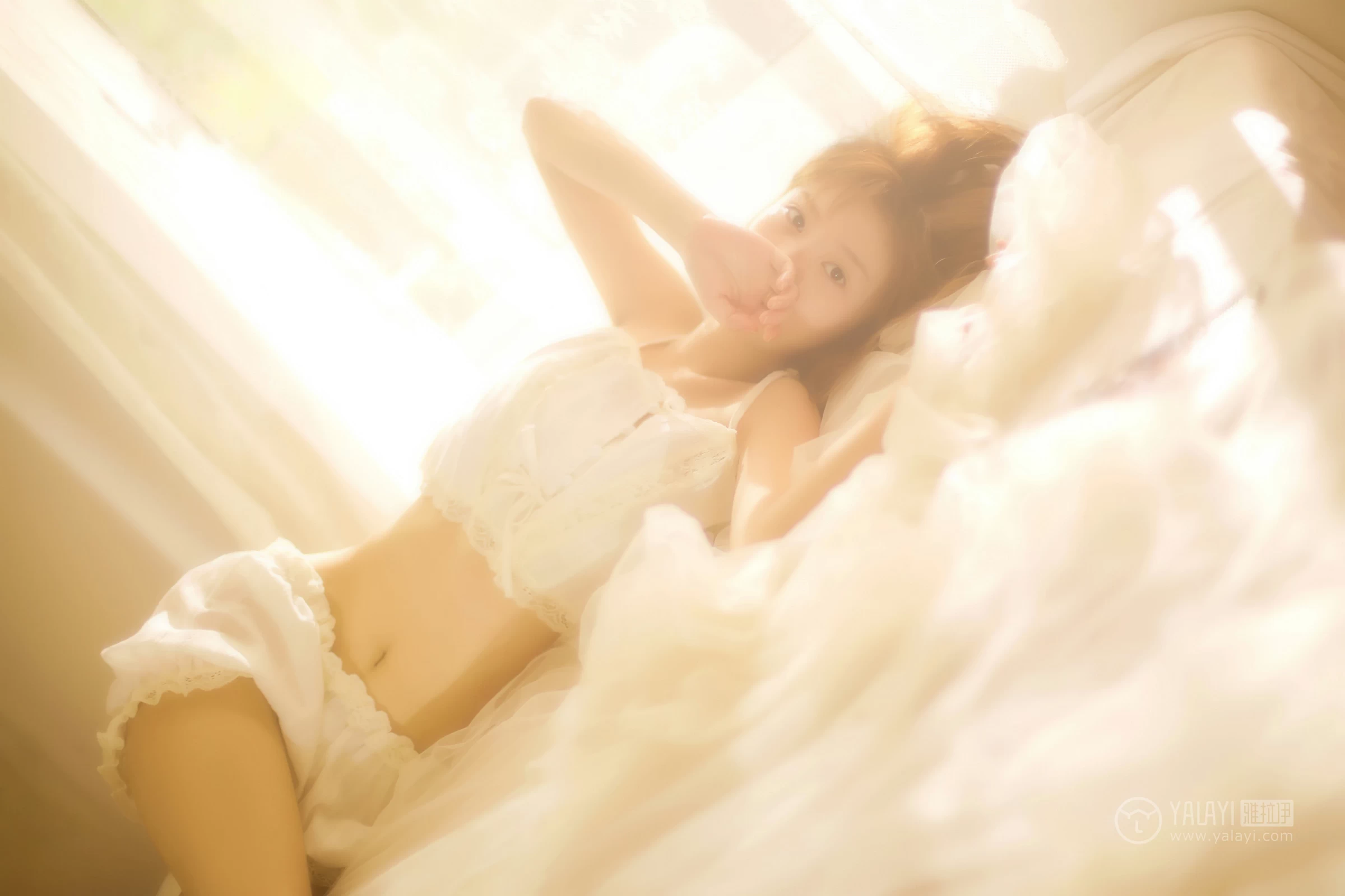 [YALAYI雅拉伊]No.315 夏日蜜语 圈圈 白色透视吊带内衣加短裤清纯靓丽私房写真集第11张