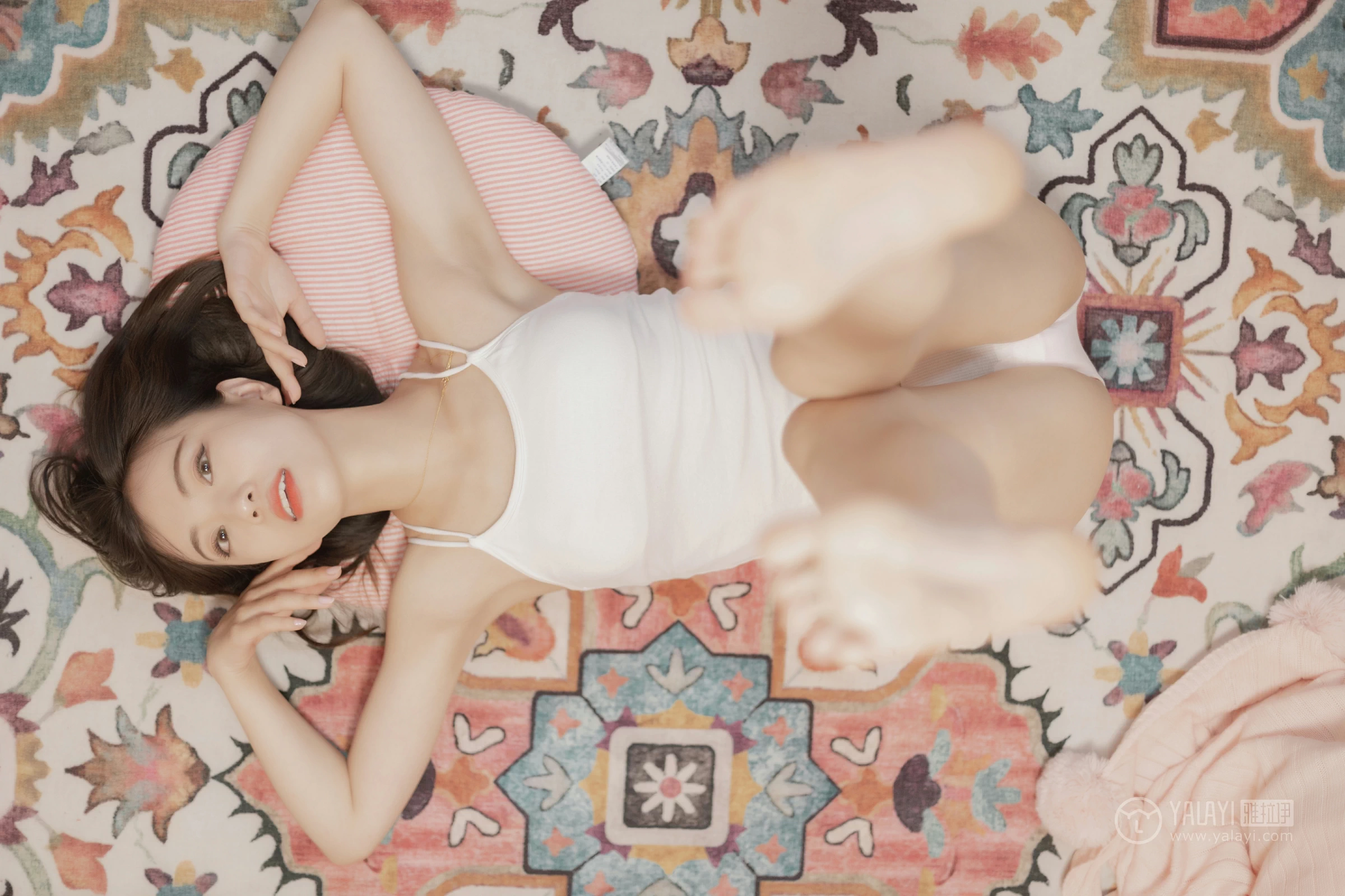 [YALAYI雅拉伊]No.327 粉色恋爱季 高若童 白色性感小背心加白色内衣居家私房写真集第4张