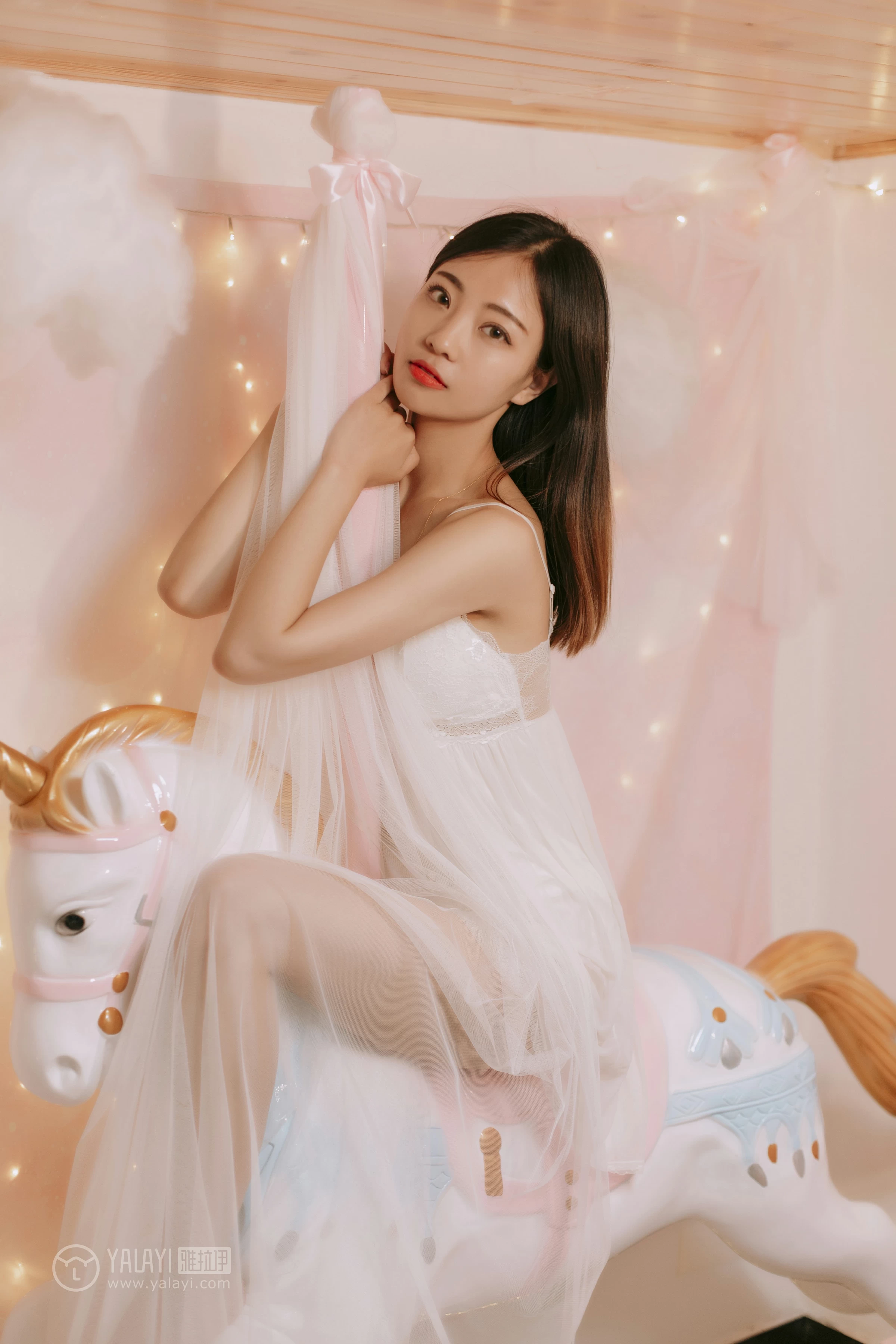 [YALAYI雅拉伊]No.334 浪漫满屋 高若童 白色吊带透视睡衣裙性感私房写真集第6张