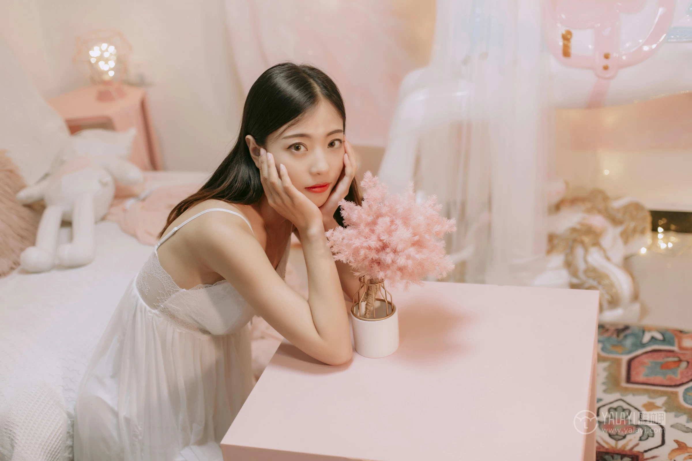 [YALAYI雅拉伊]No.334 浪漫满屋 高若童 白色吊带透视睡衣裙性感私房写真集第11张