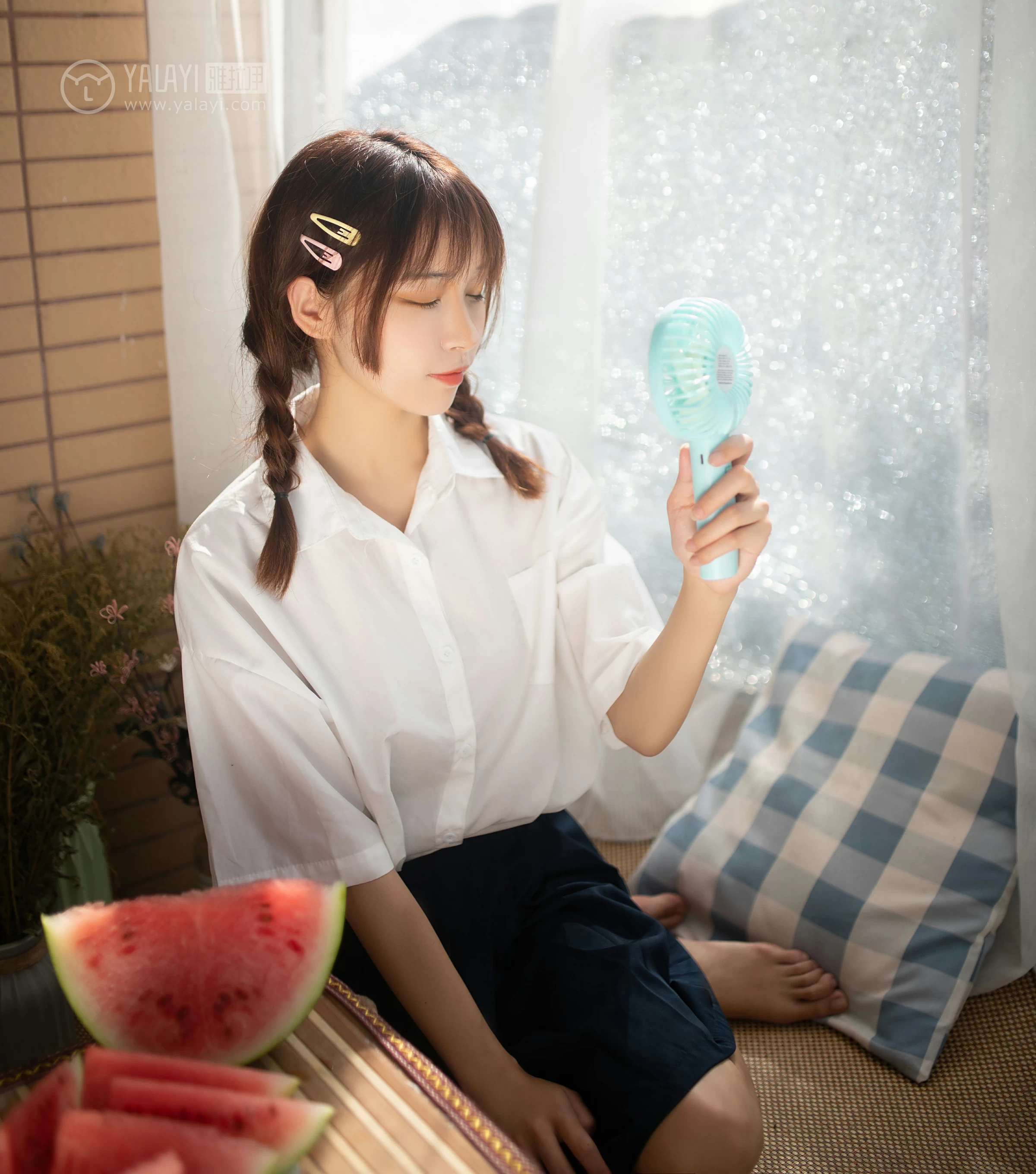 [YALAYI雅拉伊]No.342 与她的夏日恋爱 暄暄 白色衬衫加黑色短裙清纯可爱私房写真集第1张