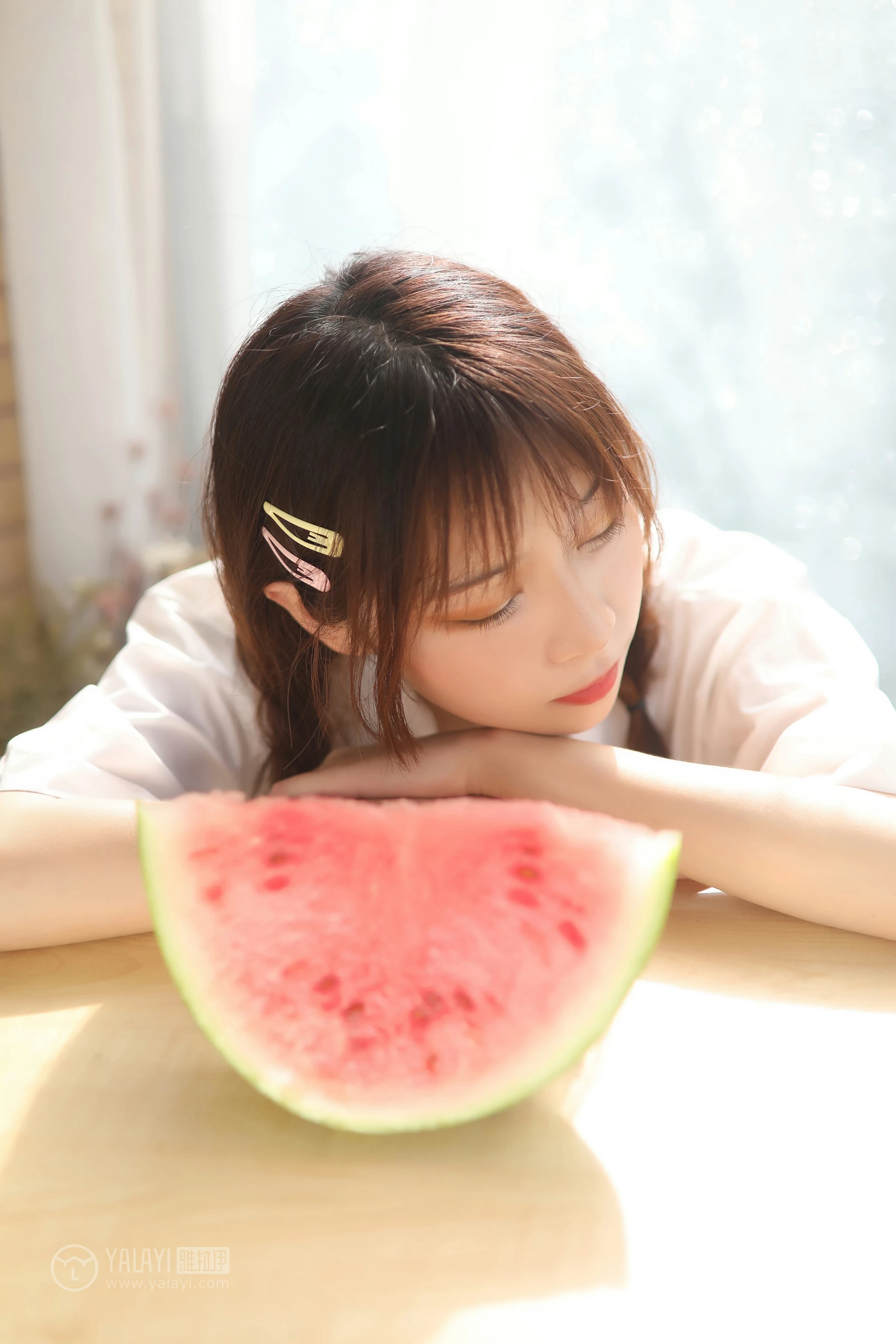 [YALAYI雅拉伊]No.342 与她的夏日恋爱 暄暄 白色衬衫加黑色短裙清纯可爱私房写真集第3张