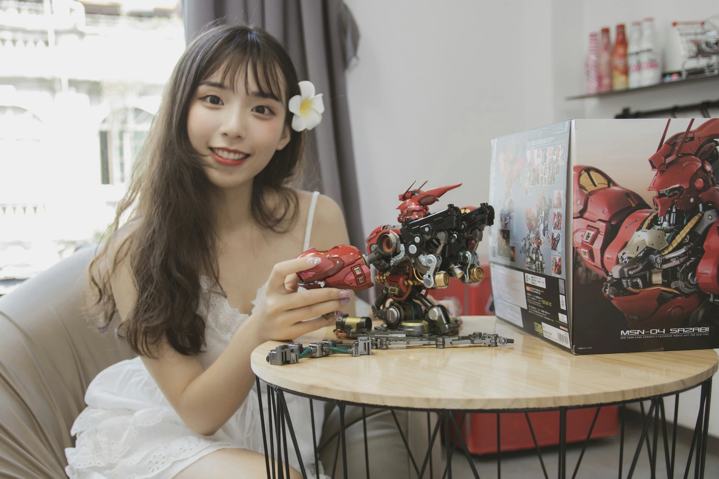 [YALAYI雅拉伊]No.357 我的高达女友 阿橙 白色吊带蕾丝连衣裙清纯可爱私房写真集第5张