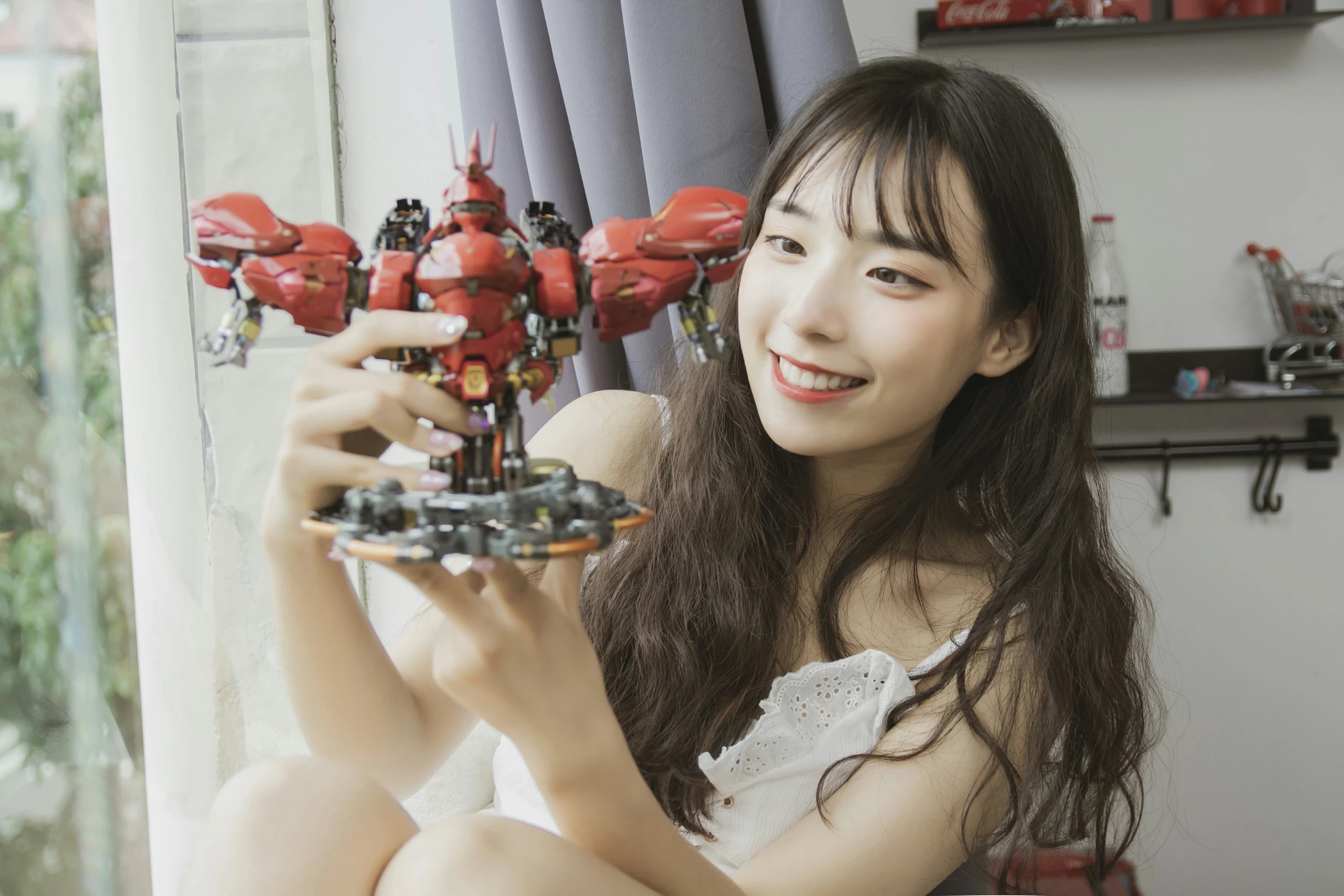 [YALAYI雅拉伊]No.357 我的高达女友 阿橙 白色吊带蕾丝连衣裙清纯可爱私房写真集第11张