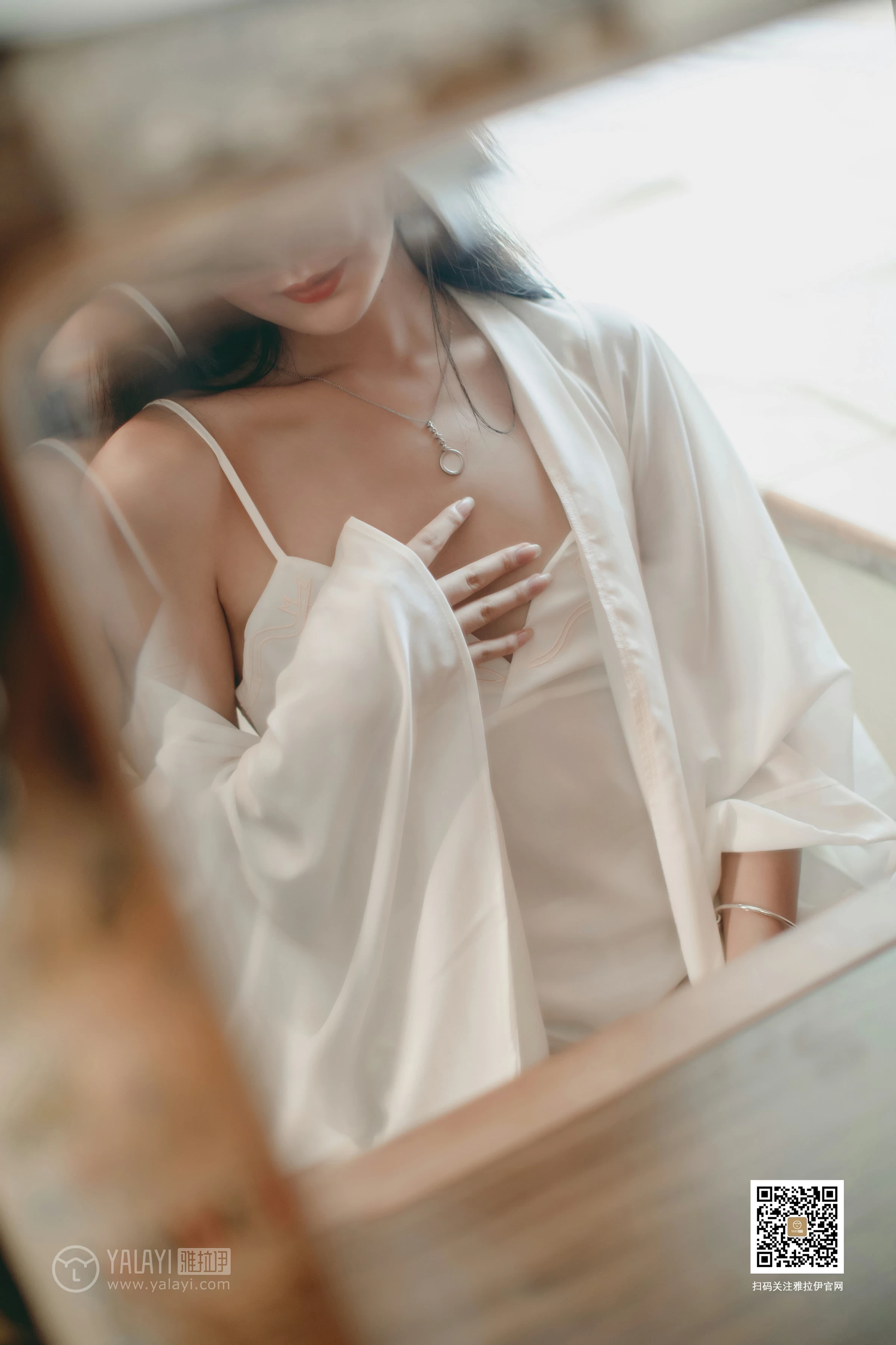 [YALAYI雅拉伊]No.361 Elegant 项兴咏 白色睡衣加白色吊带内衣性感私房写真集第8张