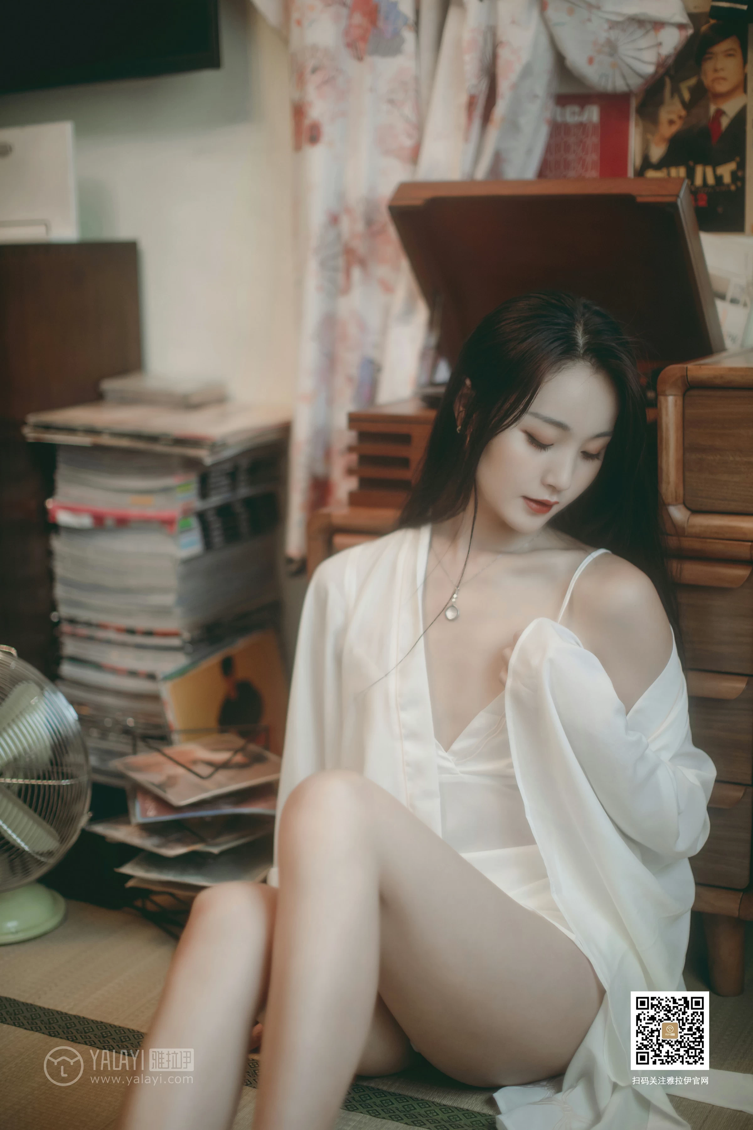 [YALAYI雅拉伊]No.361 Elegant 项兴咏 白色睡衣加白色吊带内衣性感私房写真集第14张