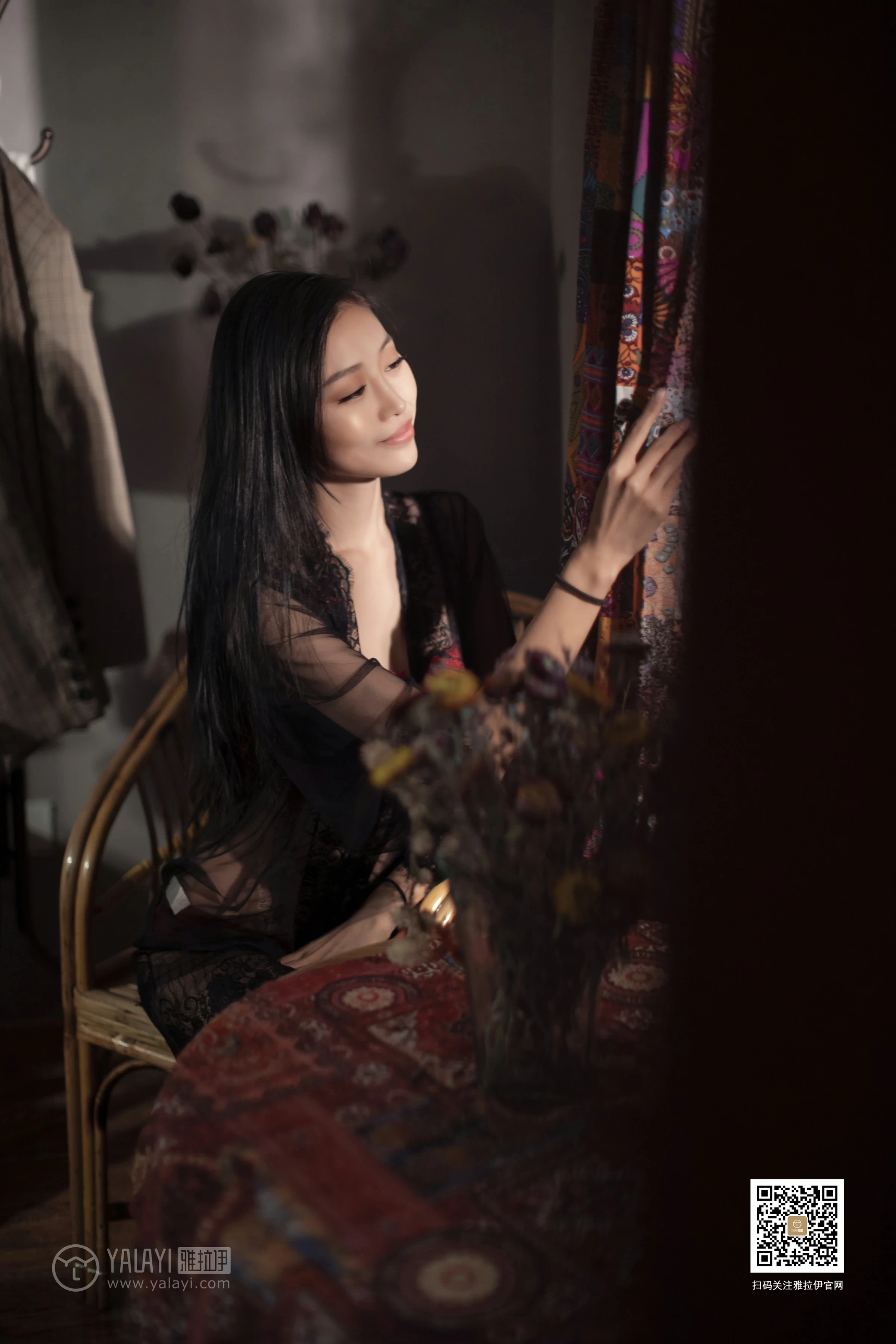 [YALAYI雅拉伊]No.368 梦醒时分 图雅 黑色透视情趣睡衣加红色蕾丝内衣性感私房写真集第8张
