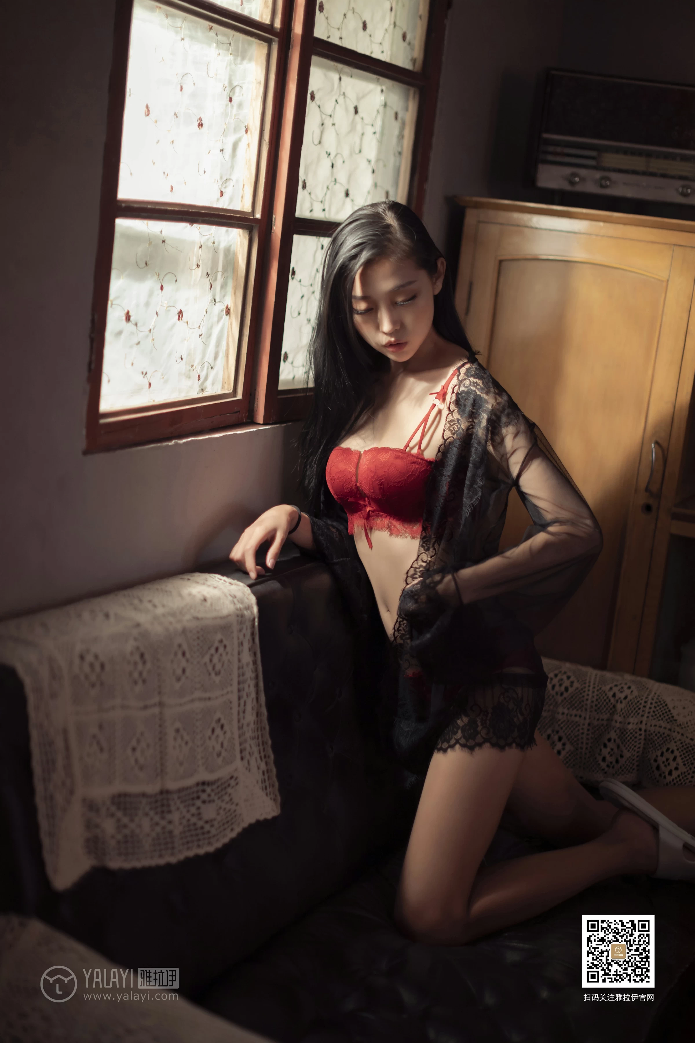 [YALAYI雅拉伊]No.368 梦醒时分 图雅 黑色透视情趣睡衣加红色蕾丝内衣性感私房写真集第17张